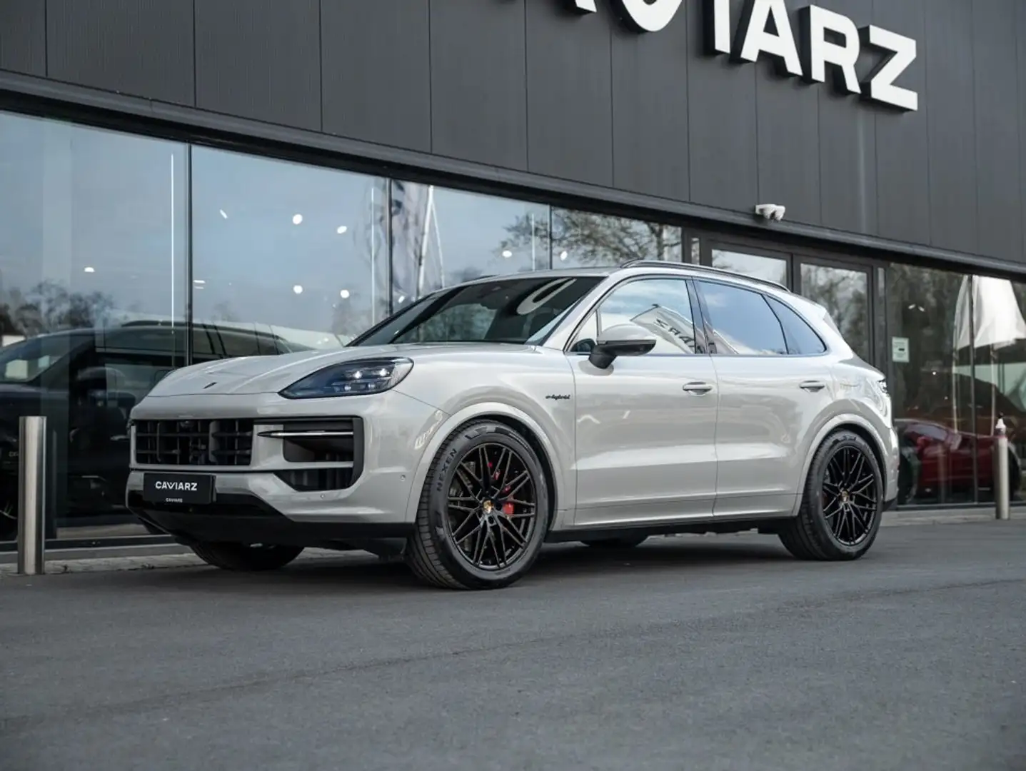 Porsche Cayenne S E-HYB/INNO/SPORTDES/21"RS/HUD/TREKH/BOSE/PANO Grijs - 1