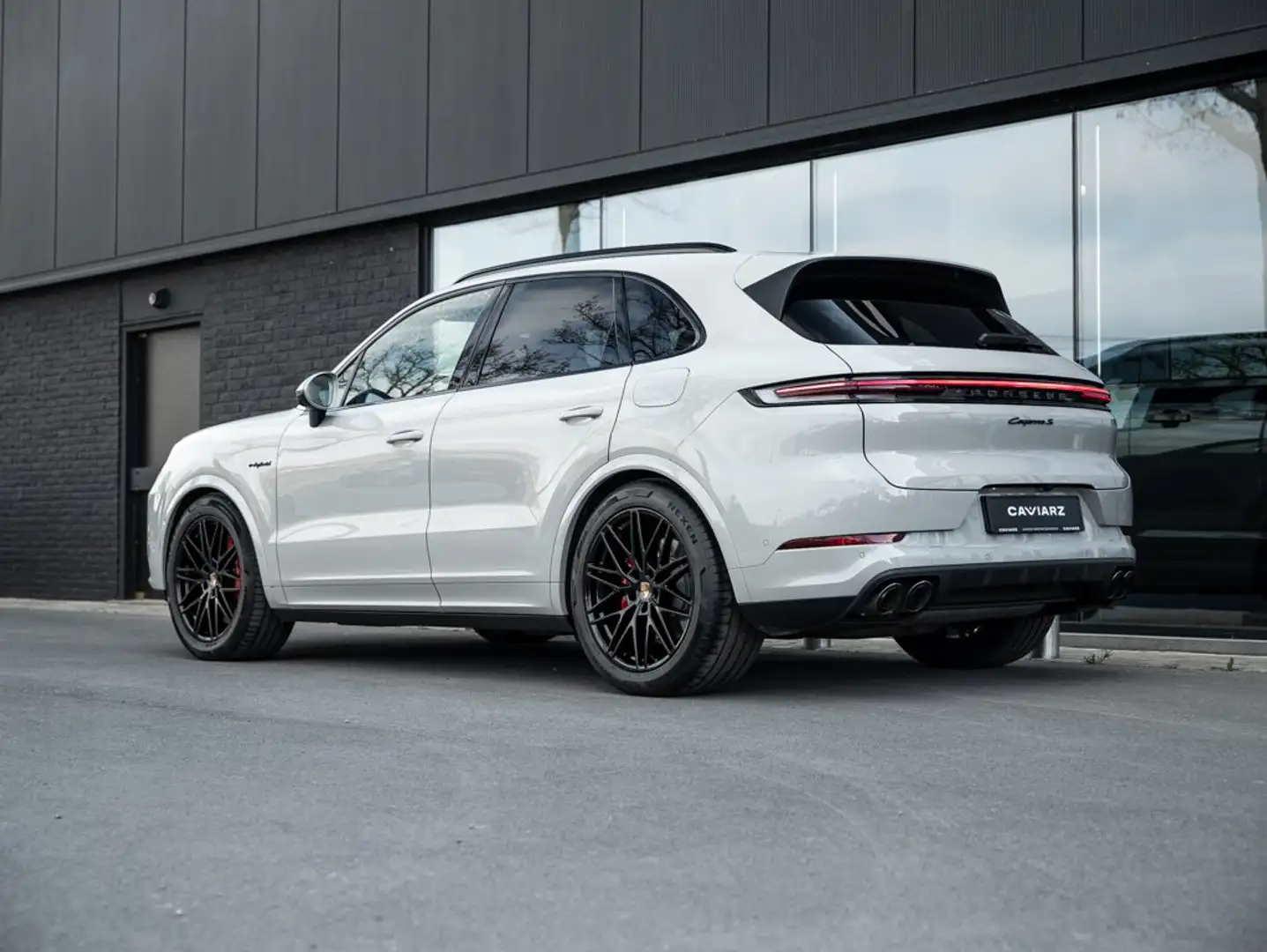 Porsche Cayenne S E-HYB/INNO/SPORTDES/21"RS/HUD/TREKH/BOSE/PANO Grijs - 2