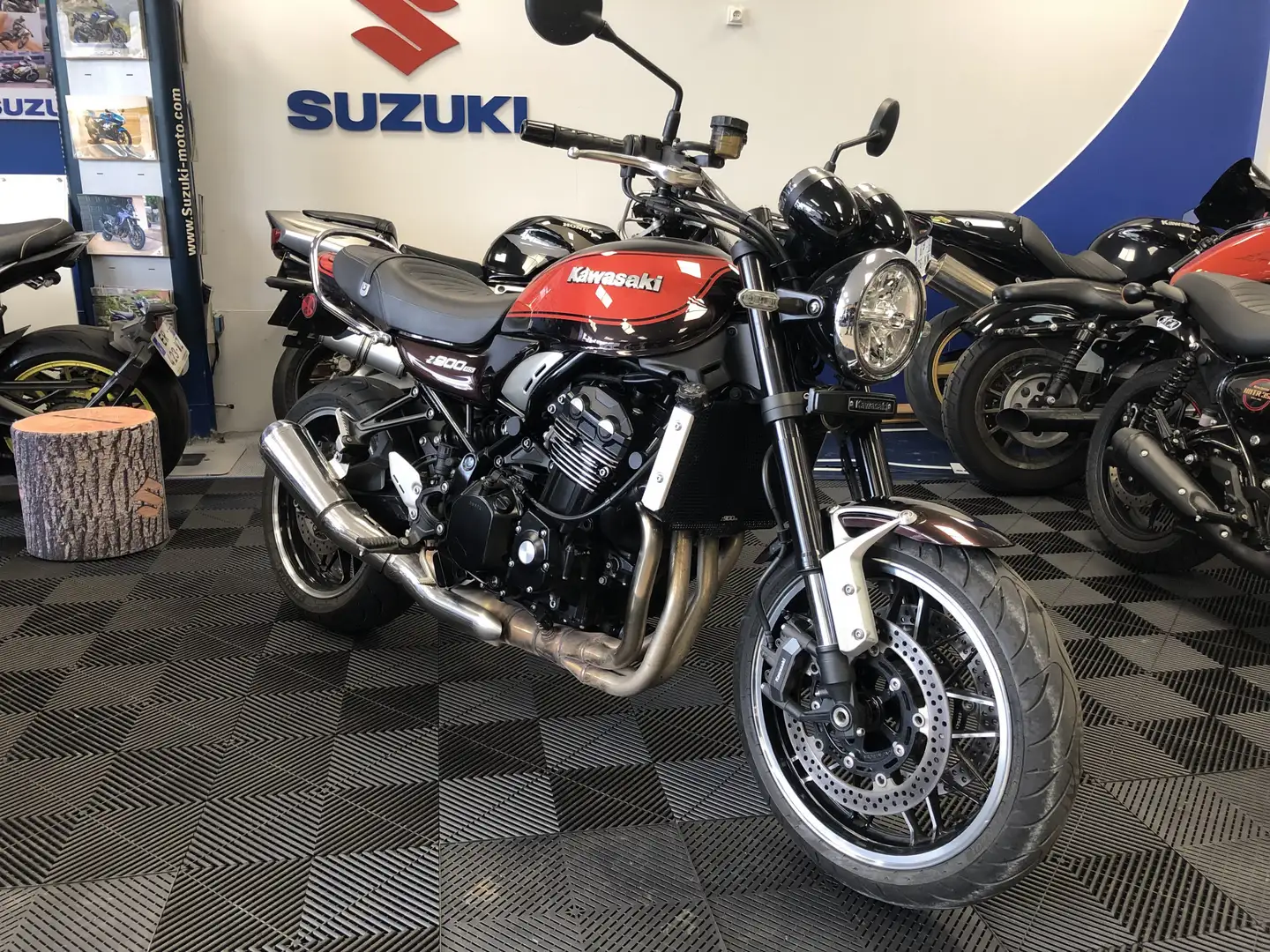 Kawasaki Z900RS Brun - 1