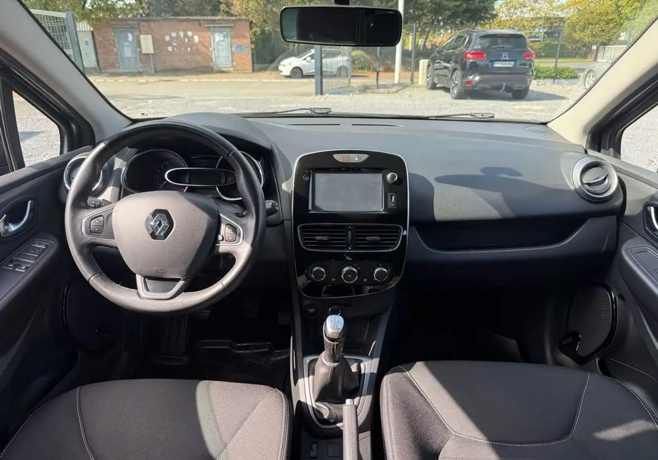 Renault Clio Citadine 3 portes — photo 4