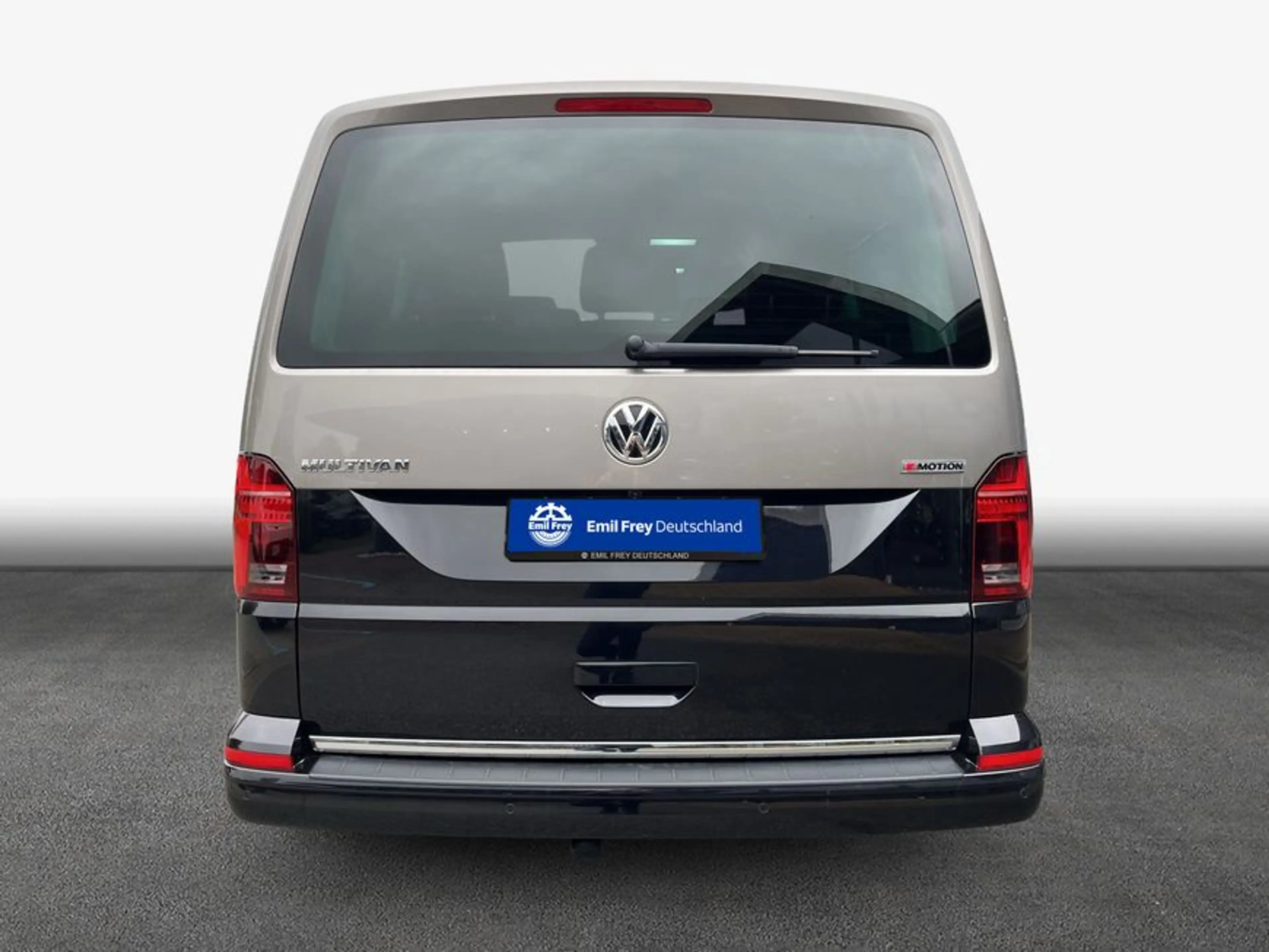 Volkswagen T6.1 Multivan T6.1 Multivan DSG Kurz 4Motion Generation Six — photo 5