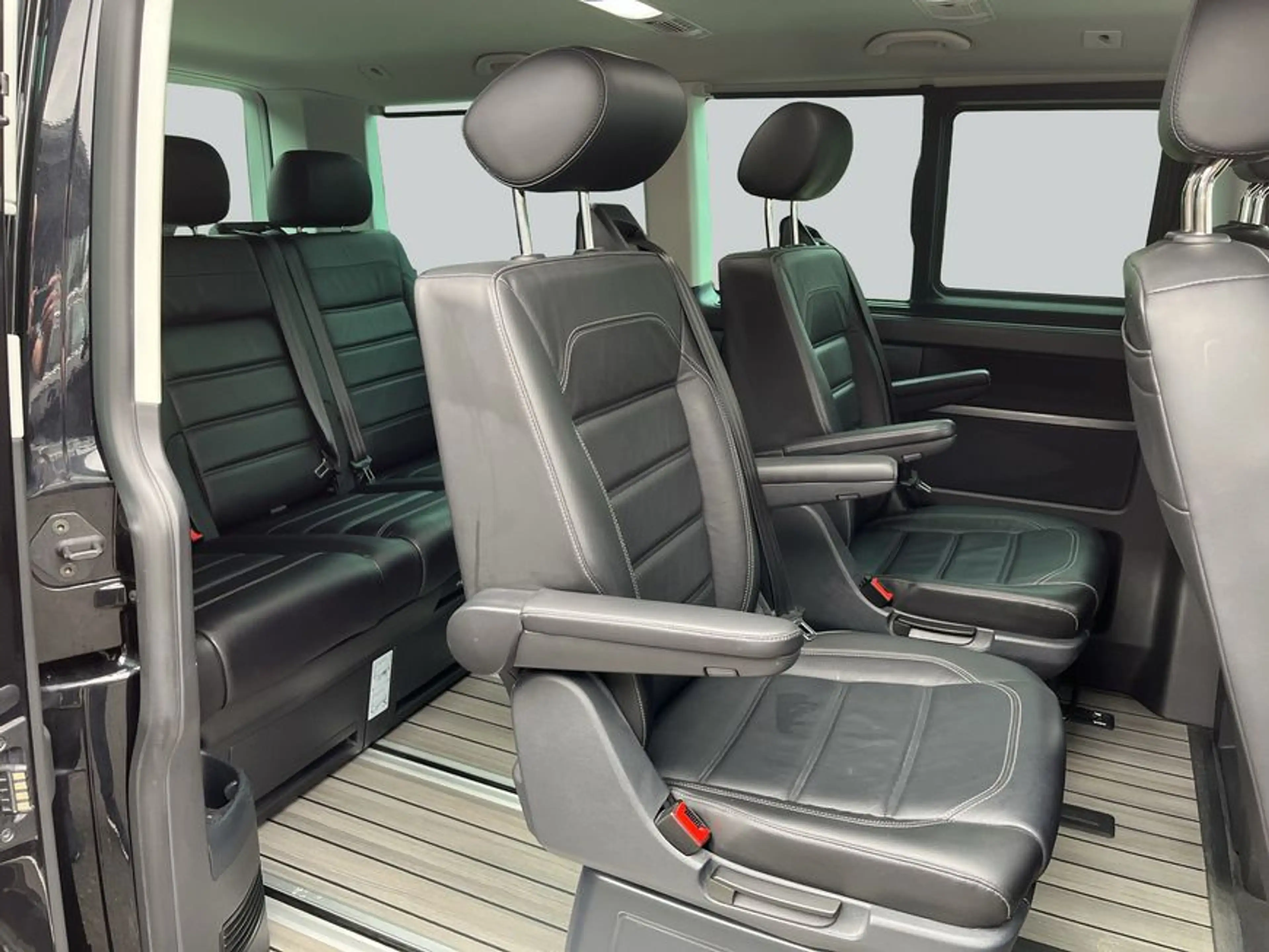 Volkswagen T6.1 Multivan T6.1 Multivan DSG Kurz 4Motion Generation Six — photo 11