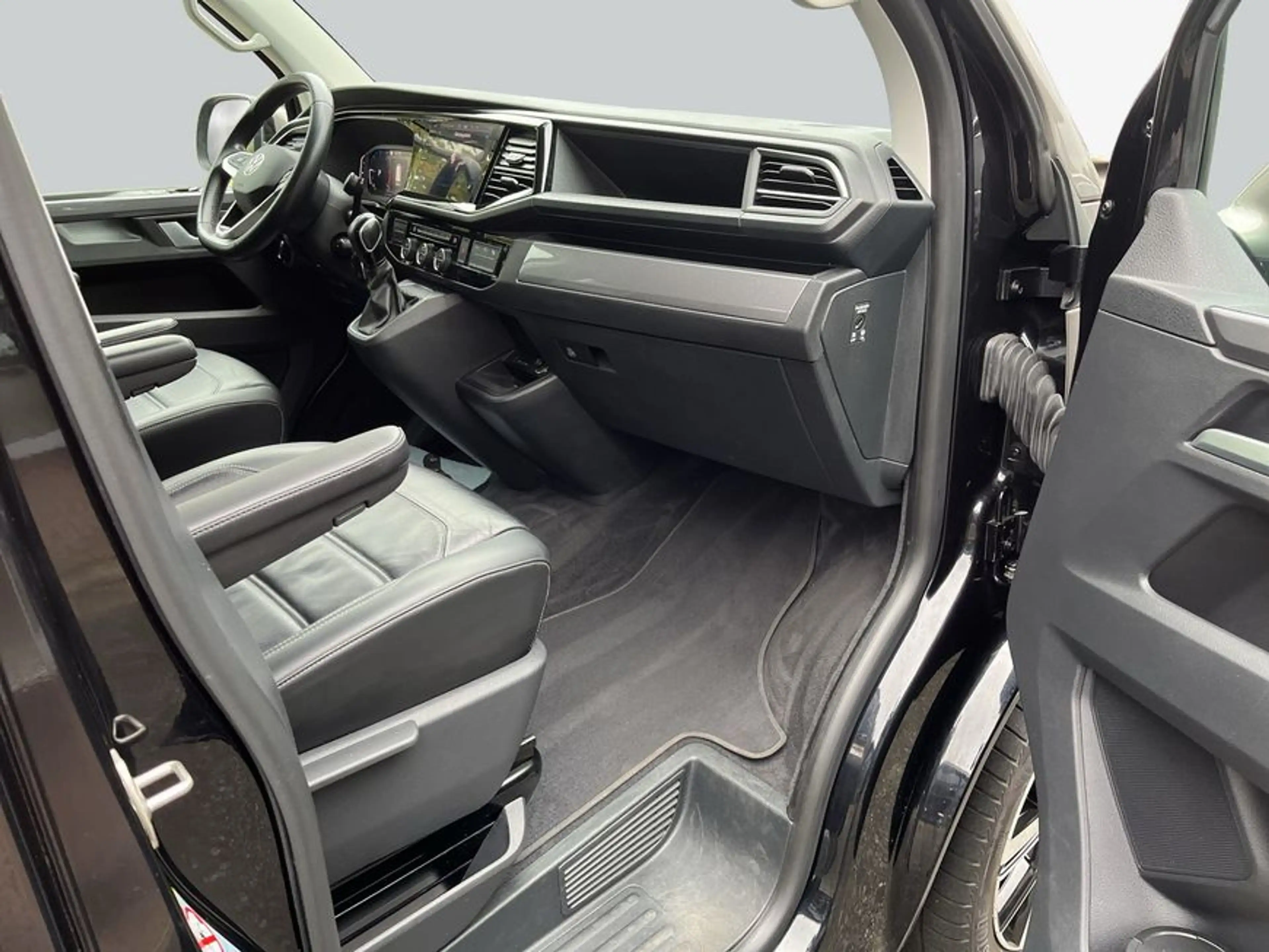 Volkswagen T6.1 Multivan T6.1 Multivan DSG Kurz 4Motion Generation Six — photo 12