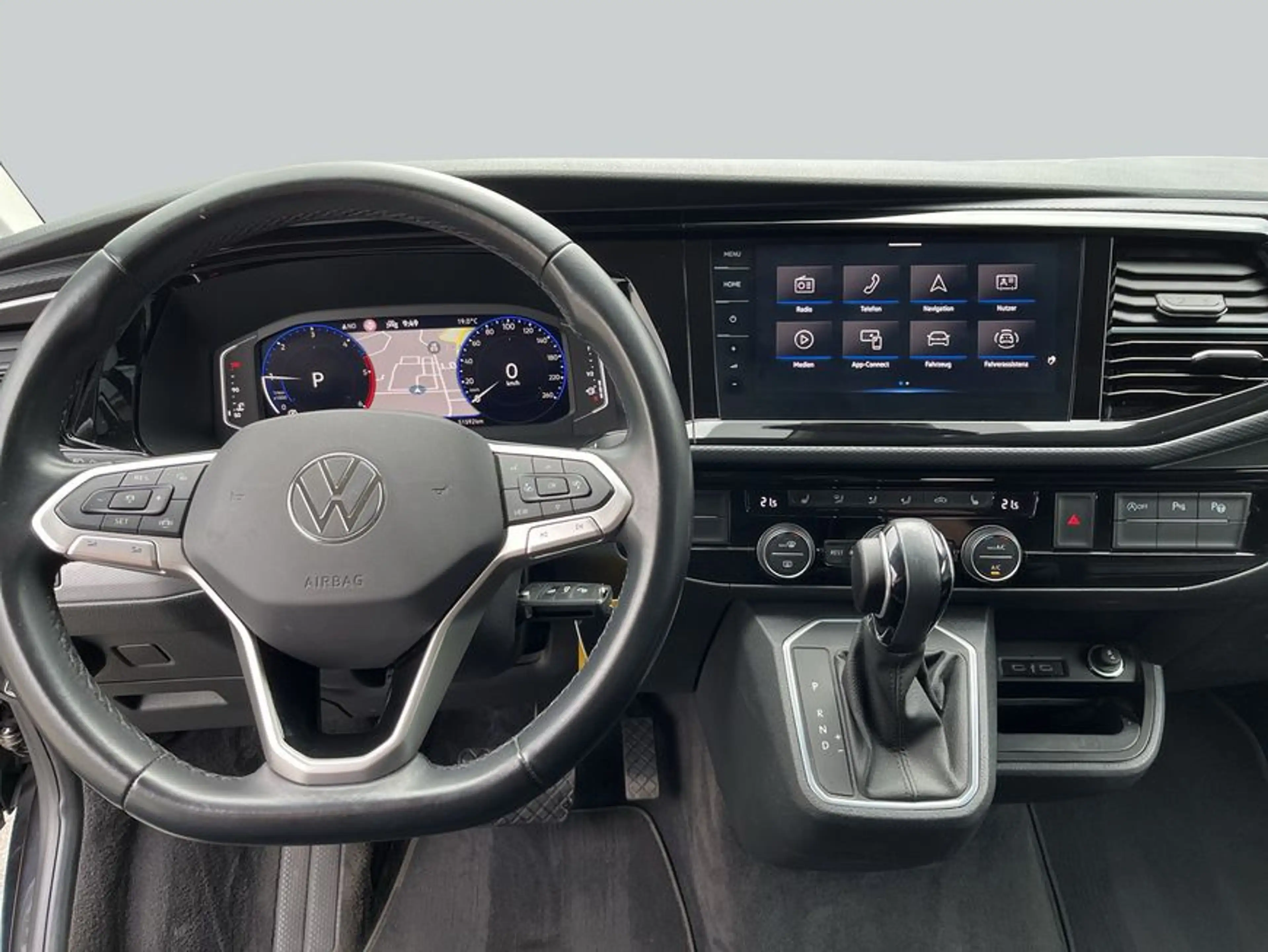 Volkswagen T6.1 Multivan T6.1 Multivan DSG Kurz 4Motion Generation Six — photo 13
