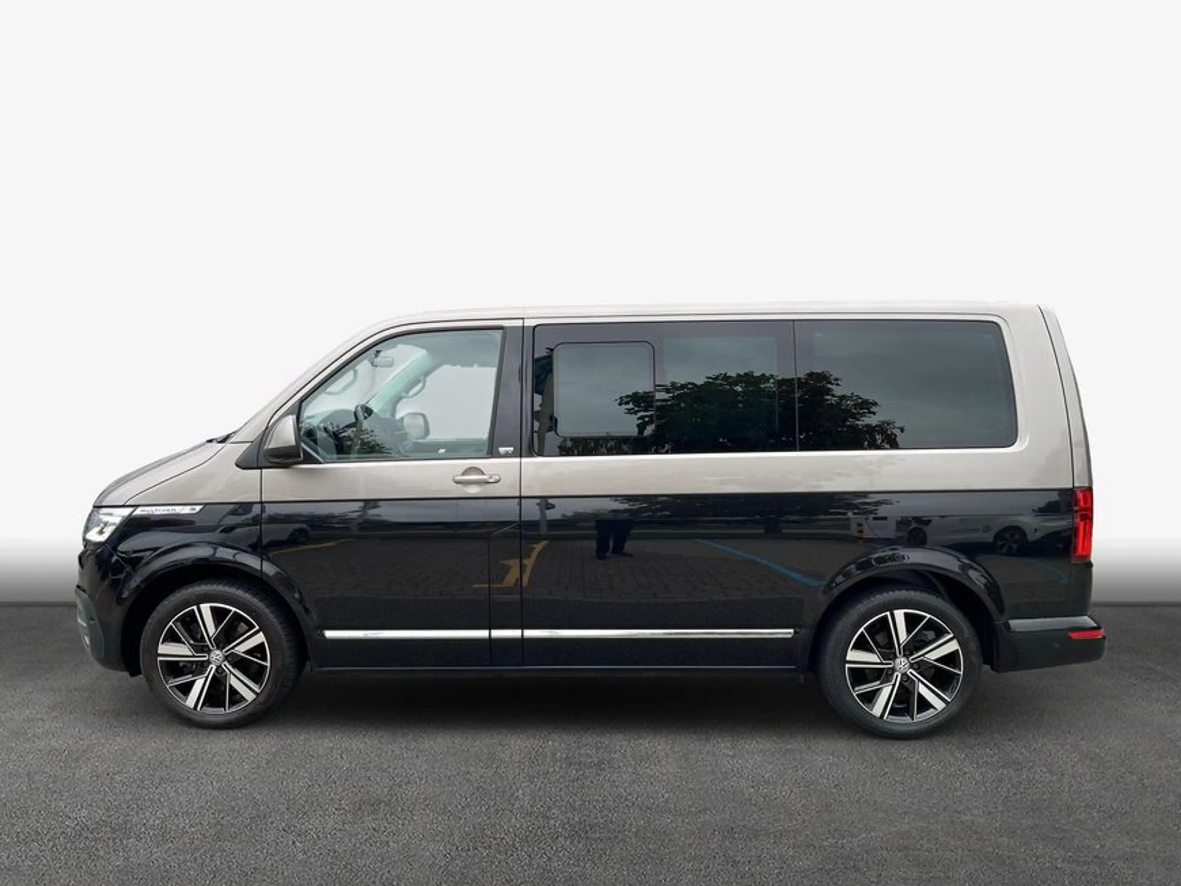 Volkswagen T6.1 Multivan T6.1 Multivan DSG Kurz 4Motion Generation Six — photo 4
