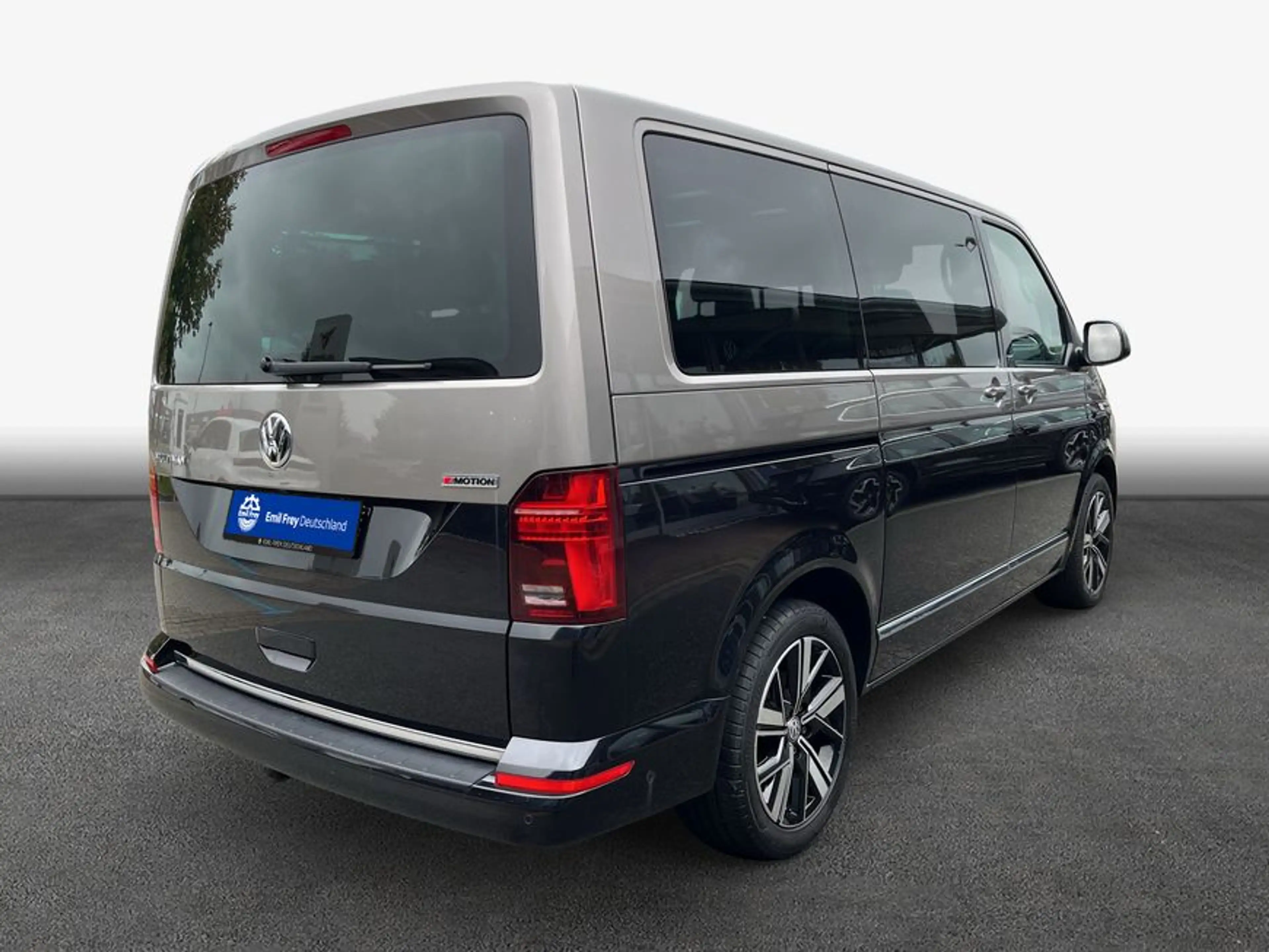 Volkswagen T6.1 Multivan T6.1 Multivan DSG Kurz 4Motion Generation Six — photo 2