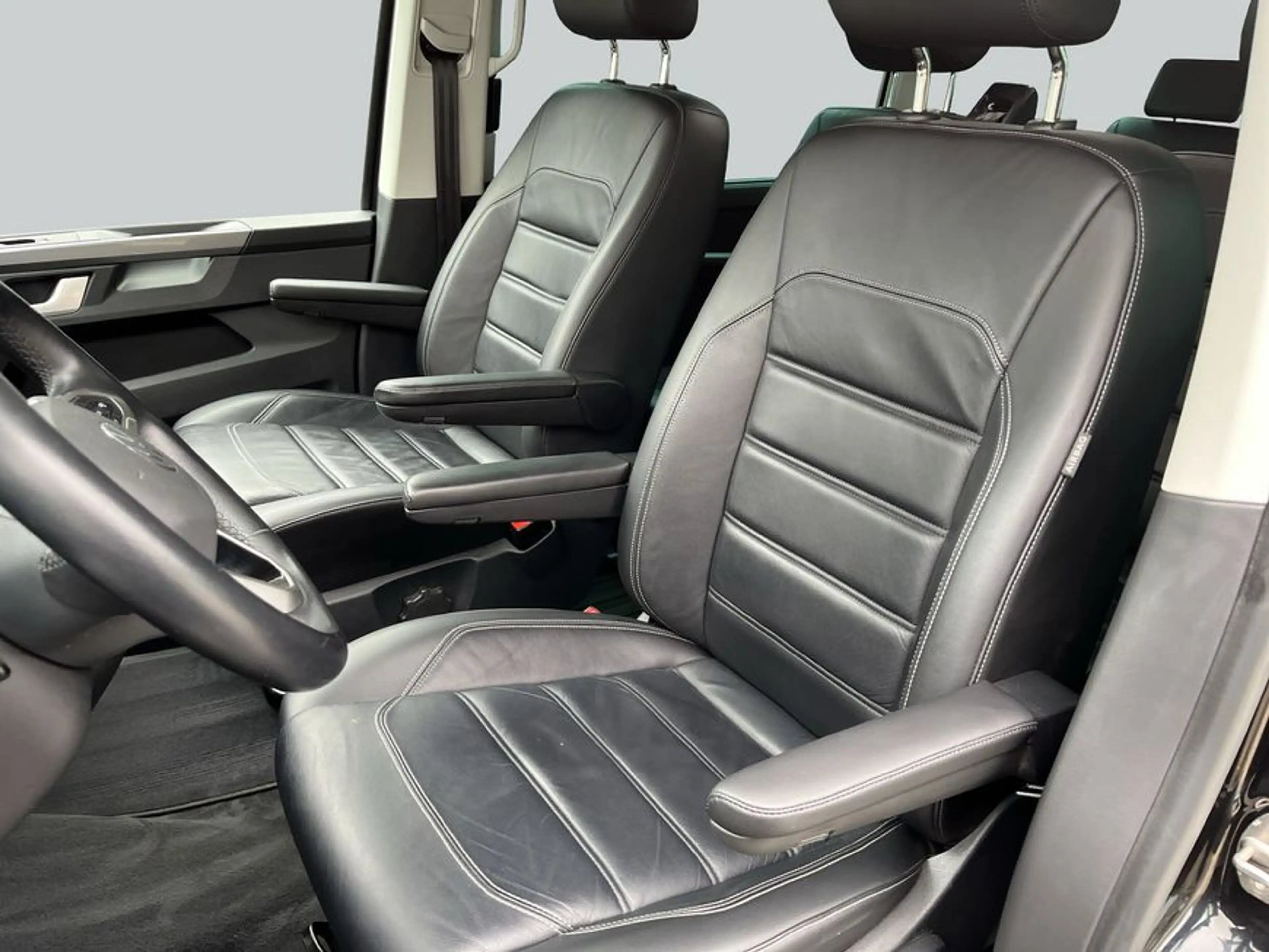Volkswagen T6.1 Multivan T6.1 Multivan DSG Kurz 4Motion Generation Six — photo 10