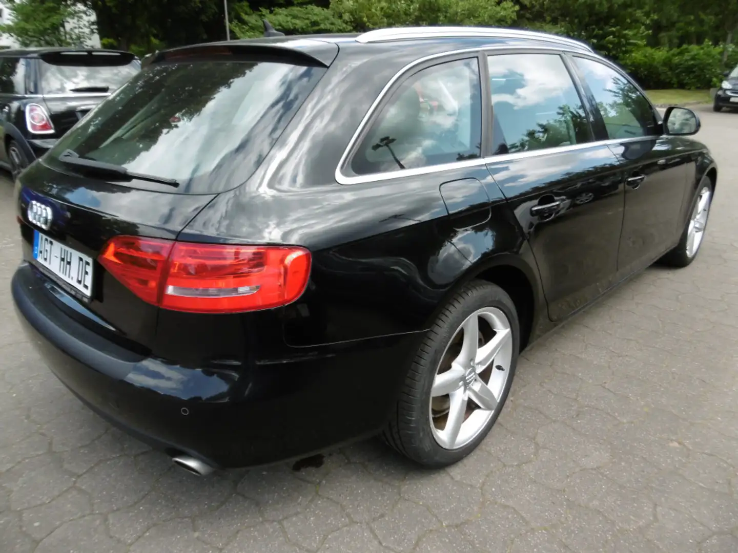 Audi A4 Avant 2.7 TDi Ambiente Aut. Nav Xen Pano PDC Schwarz - 2