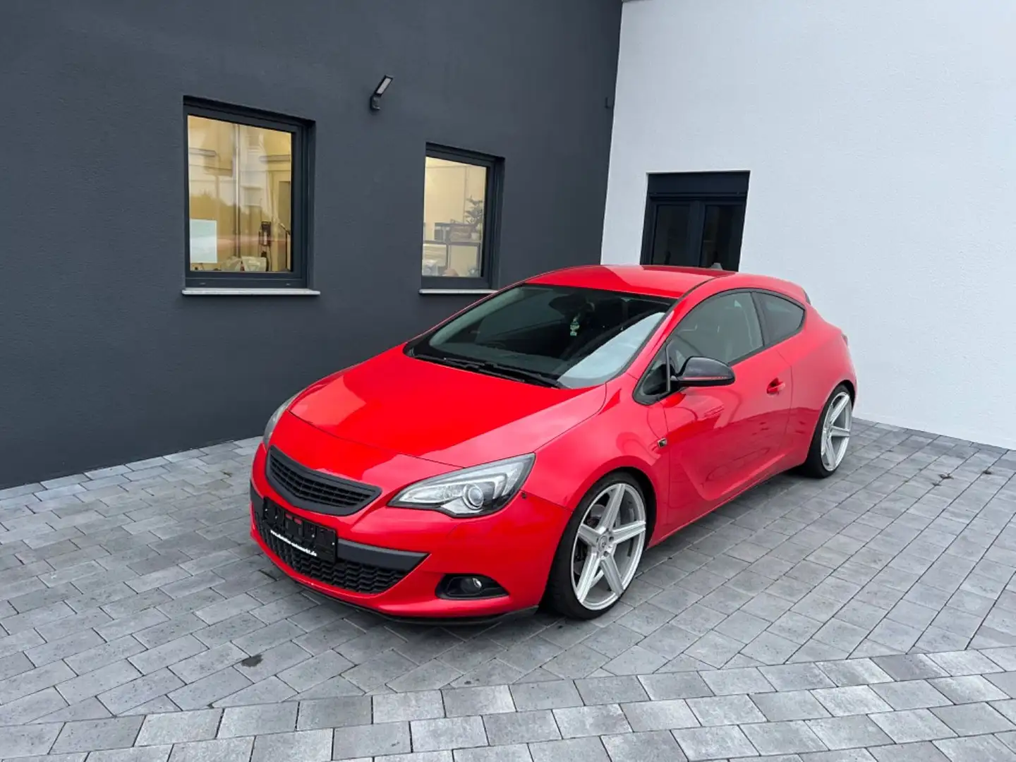 Opel Astra J GTC Innovation Rot - 1