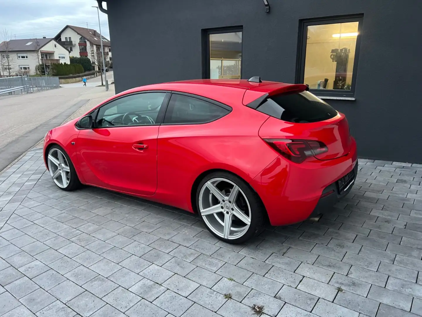 Opel Astra J GTC Innovation Rot - 2