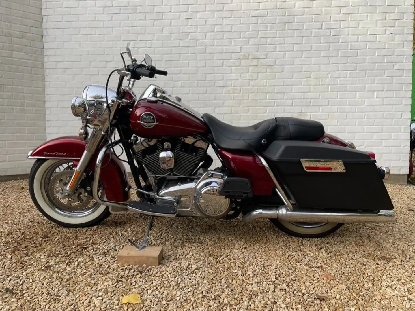 Harley-Davidson Road King FLHRC Road King Classic Rouge - 1