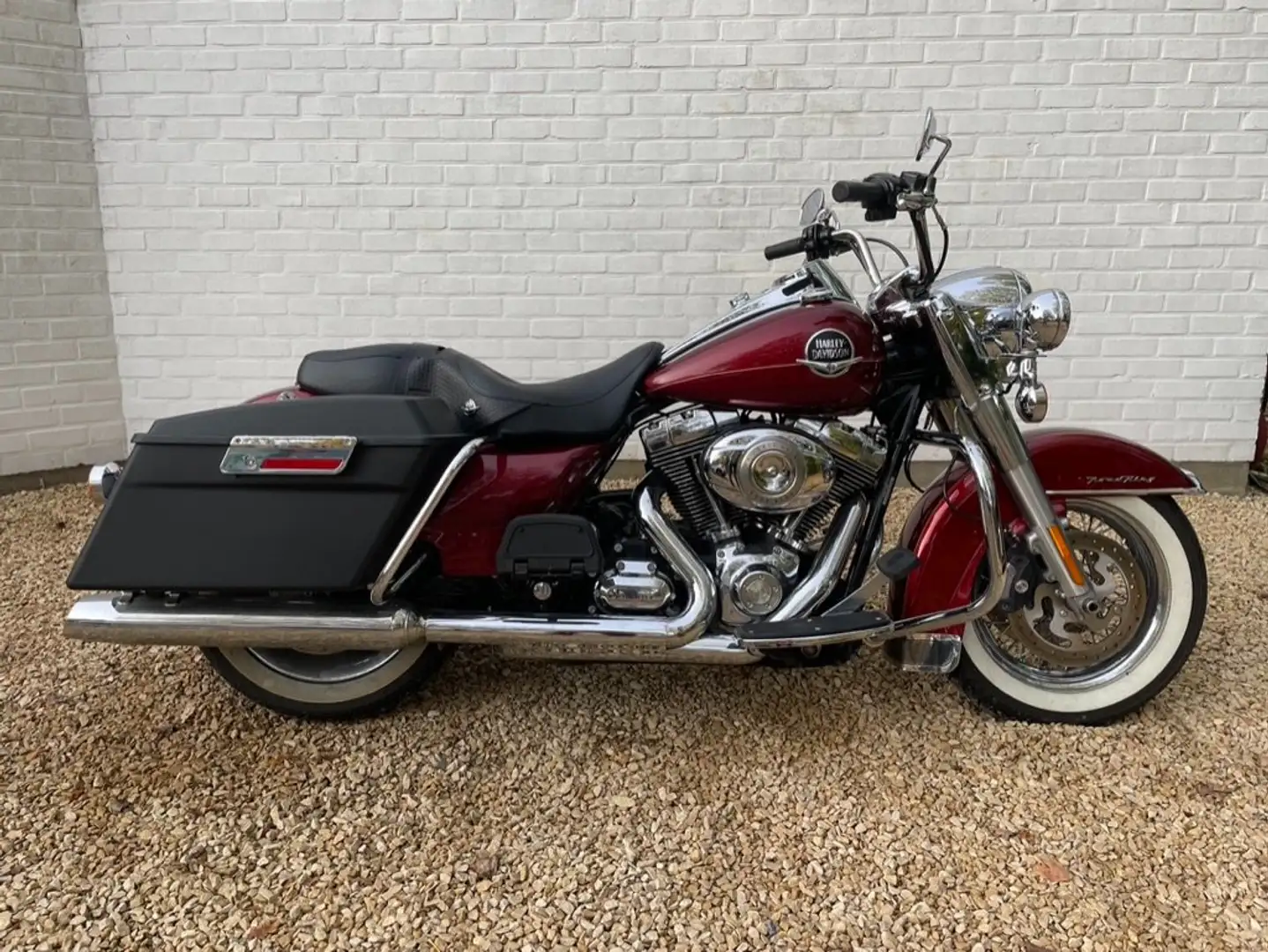 Harley-Davidson Road King FLHRC Road King Classic Rouge - 2