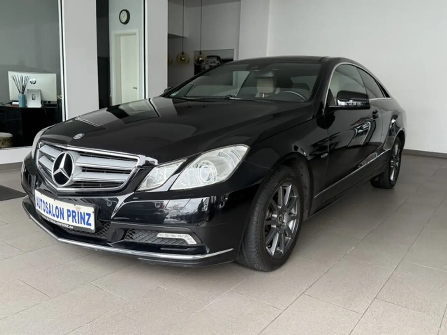 Mercedes-Benz E 250 CGI AUTOM KLIMA NAVI LEDER PDC PANO  XENON Noir - 1