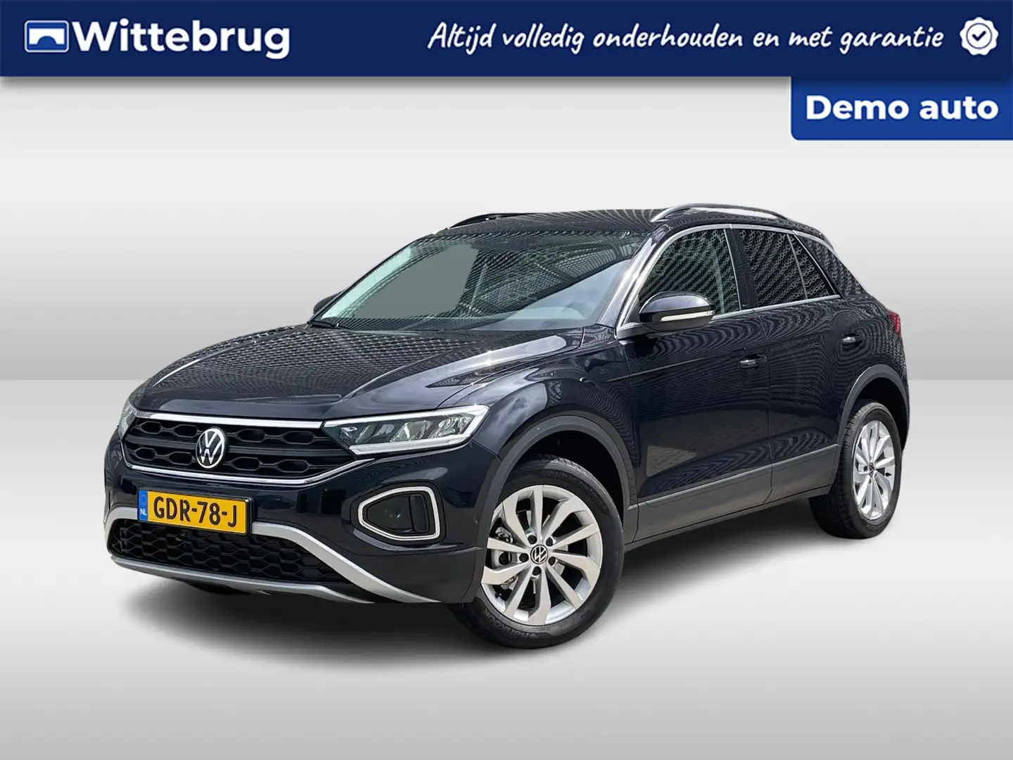 Volkswagen T-Roc 1.0 TSI 110PK Life Edition / Achteruitrijcamera / Zwart - 1