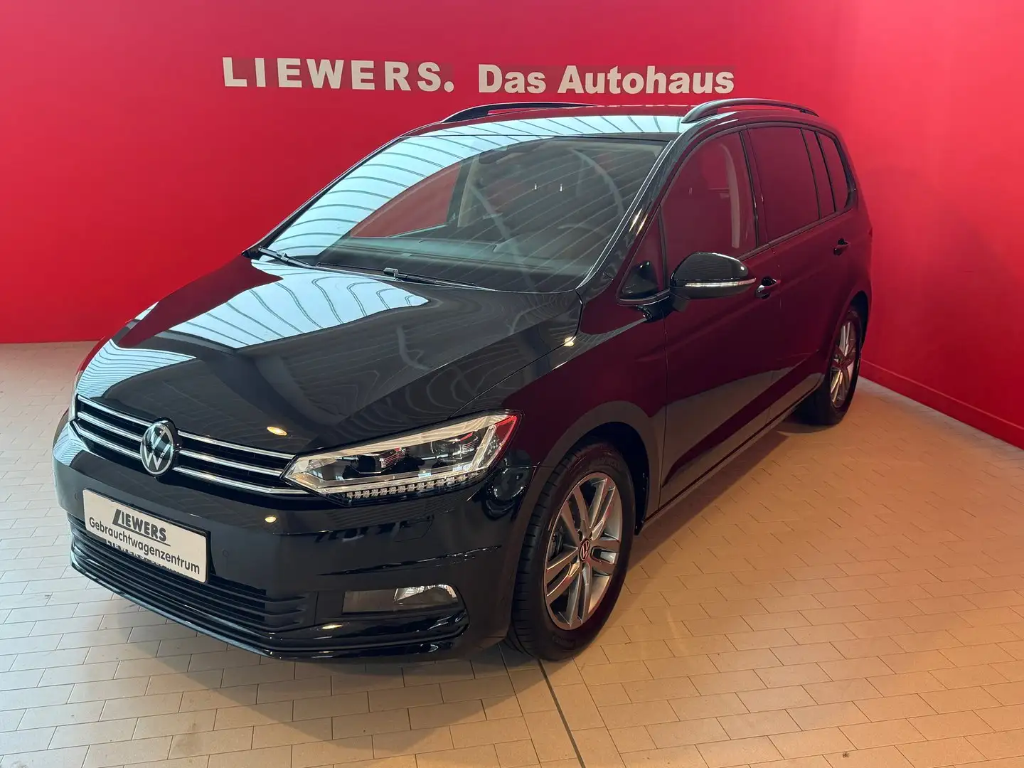 Volkswagen Touran Life TSI DSG Schwarz - 1