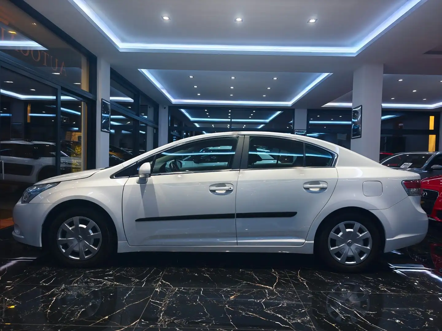 Toyota Avensis Executive PDC NAVI Blanc - 1