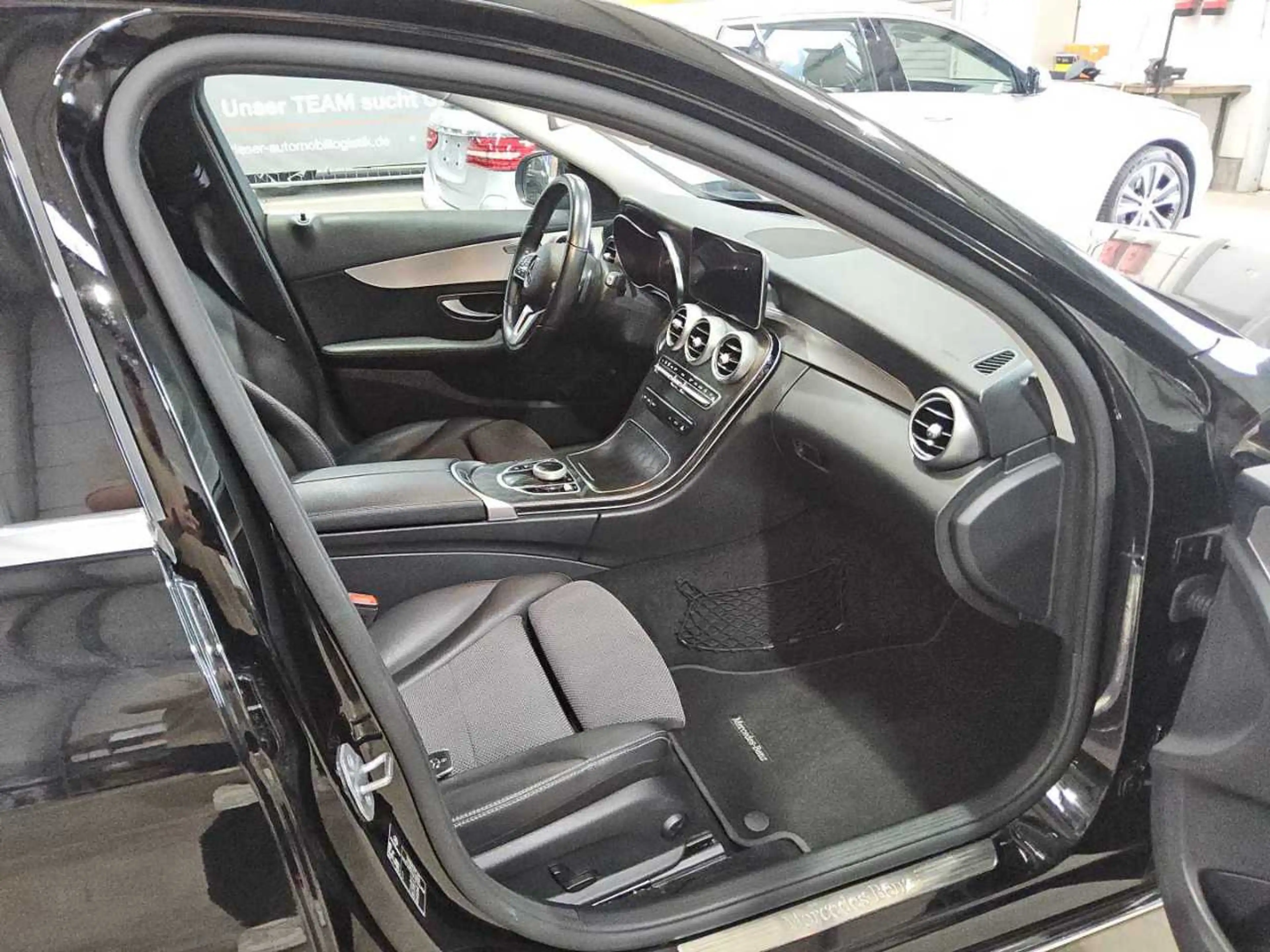 Mercedes-Benz C 300 RADIO TEMPO MFL AHK ACC NAVI KLIMAAUT EL.SITZE — photo 10
