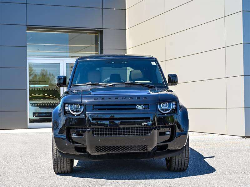 2026 Land Rover Defender 110 P500 X-Dynamic SE alt 2