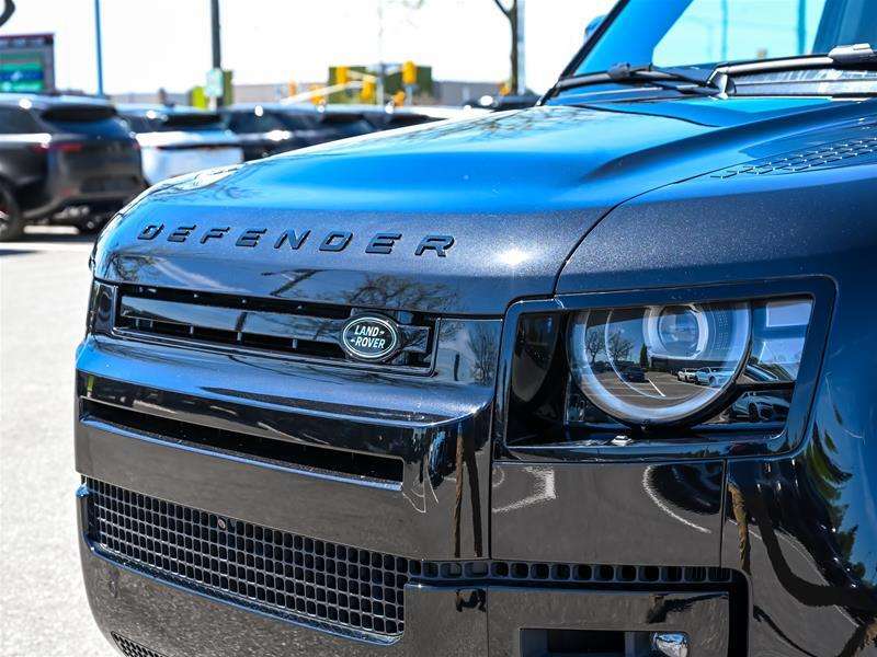 2026 Land Rover Defender 110 P500 X-Dynamic SE thumb 7