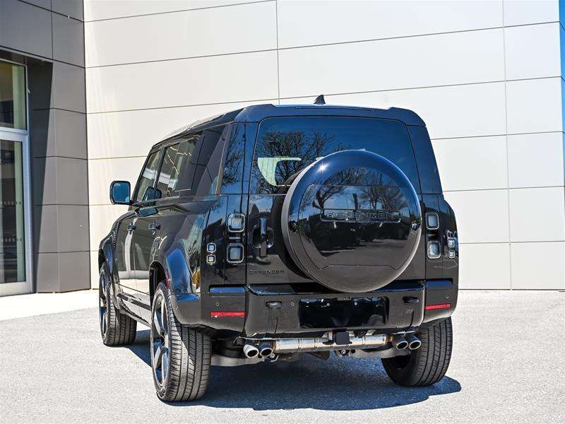 2026 Land Rover Defender 110 P500 X-Dynamic SE alt 4