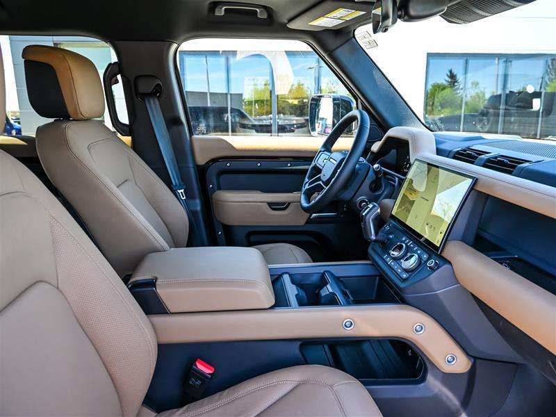 2026 Land Rover Defender 110 P500 X-Dynamic SE thumb 12