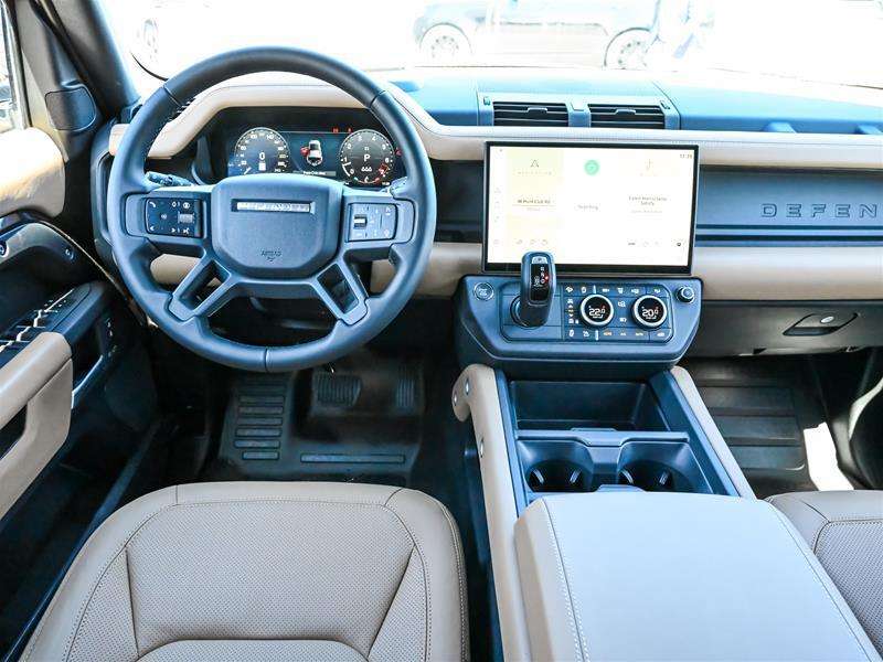 2026 Land Rover Defender 110 P500 X-Dynamic SE thumb 14