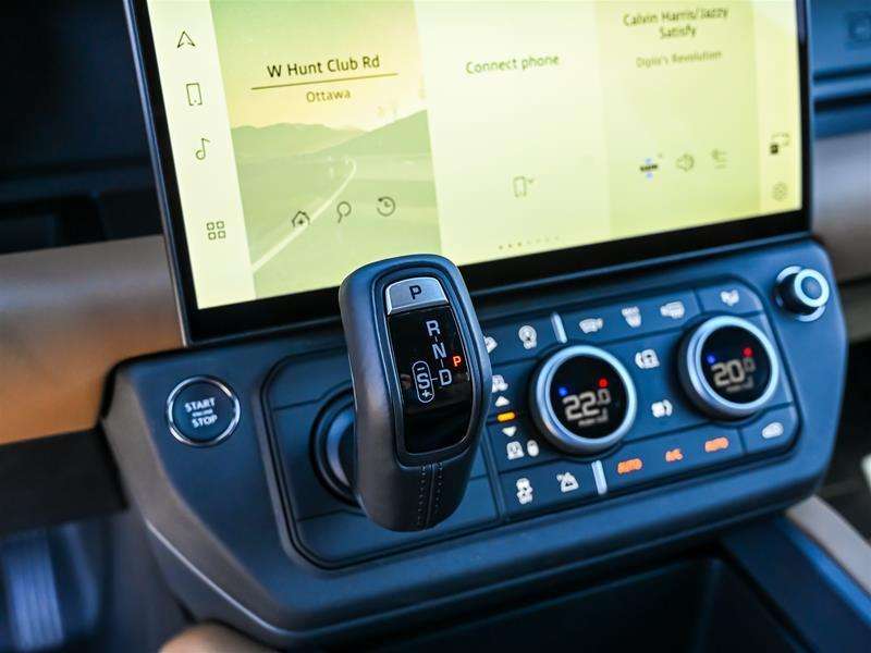2026 Land Rover Defender 110 P500 X-Dynamic SE thumb 17
