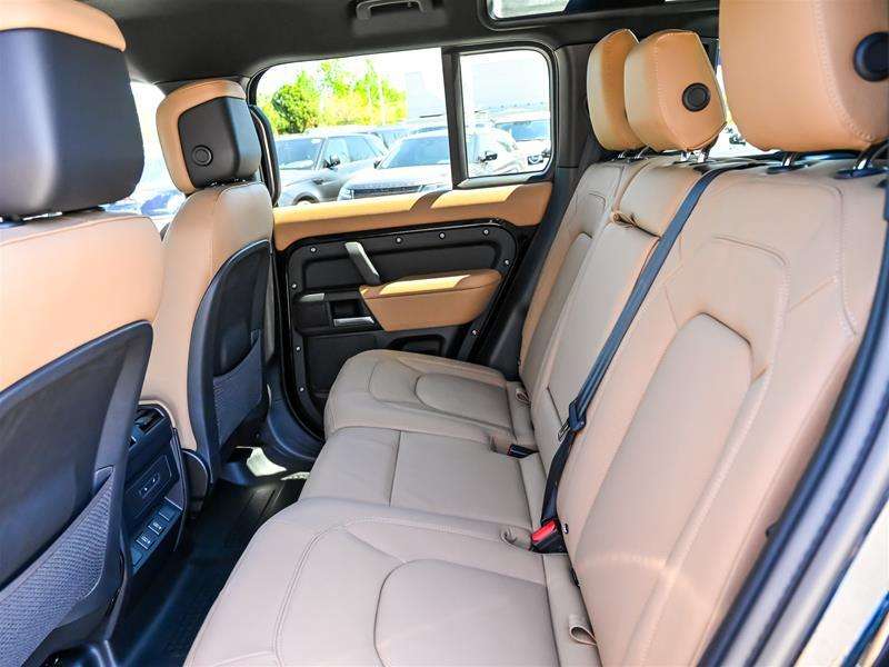 2026 Land Rover Defender 110 P500 X-Dynamic SE thumb 13