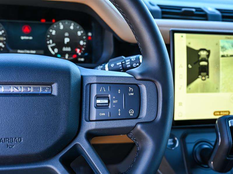 2026 Land Rover Defender 110 P500 X-Dynamic SE thumb 23