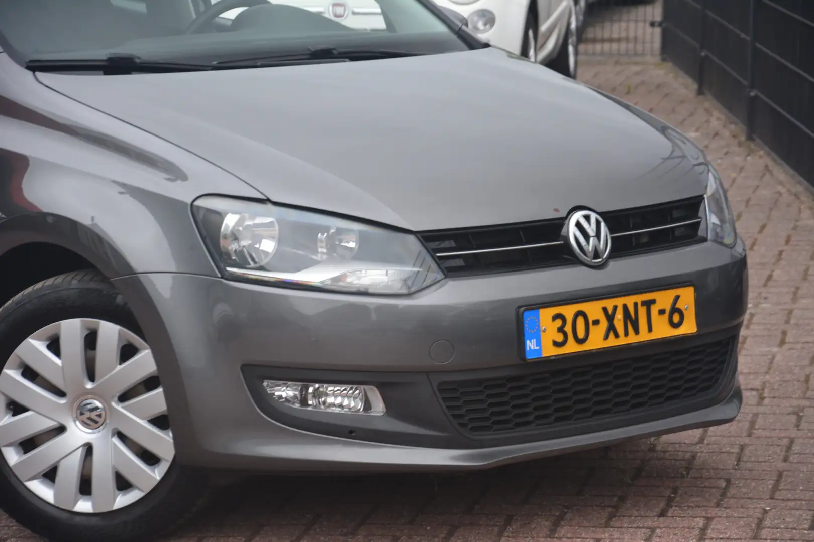 Volkswagen Polo 1.2 TSI BlueMotion Comfort Edition Gris - 2