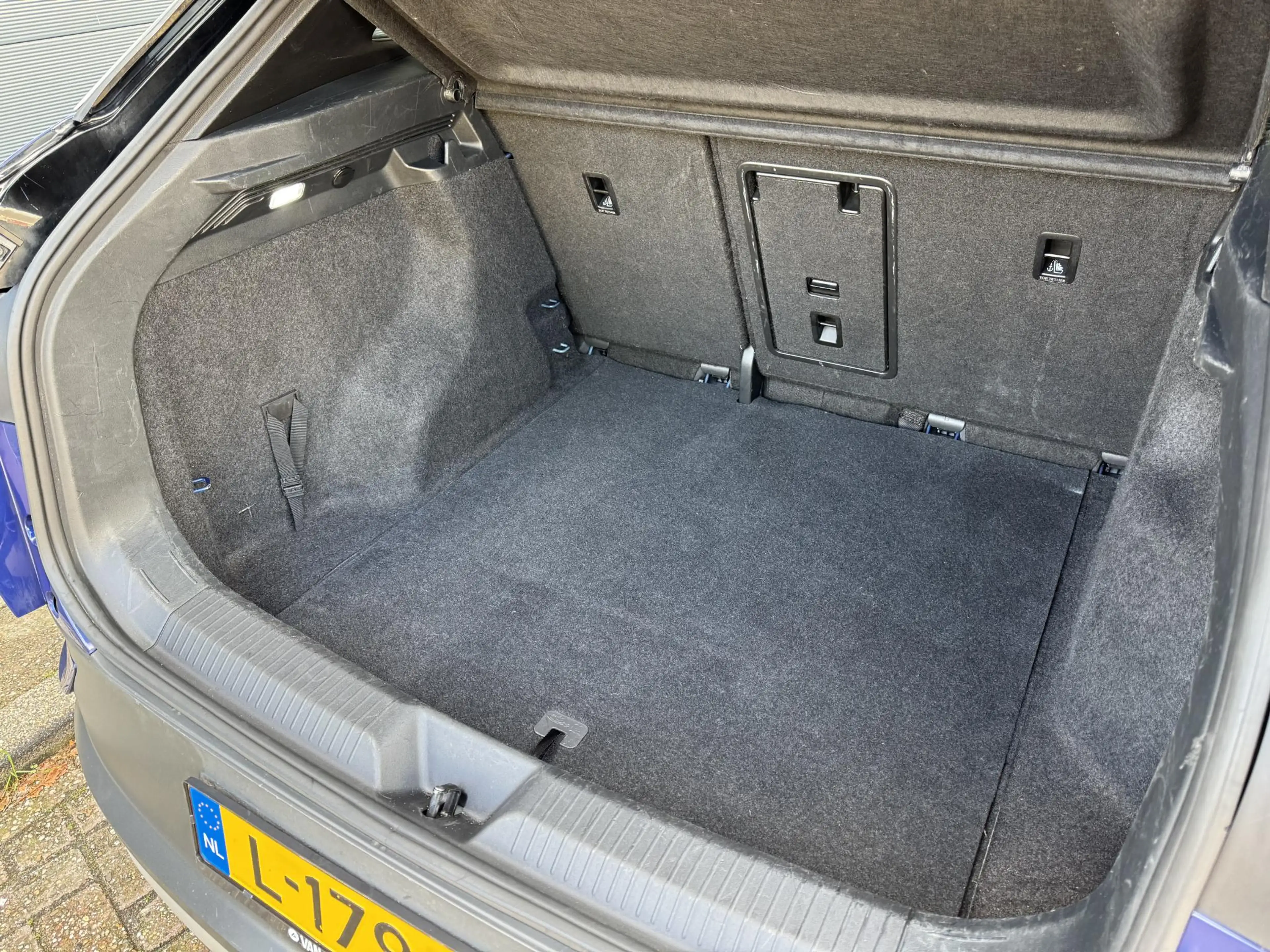 Volkswagen ID.4 First 77 kWh / SOH 94 % / Long Range — photo 17