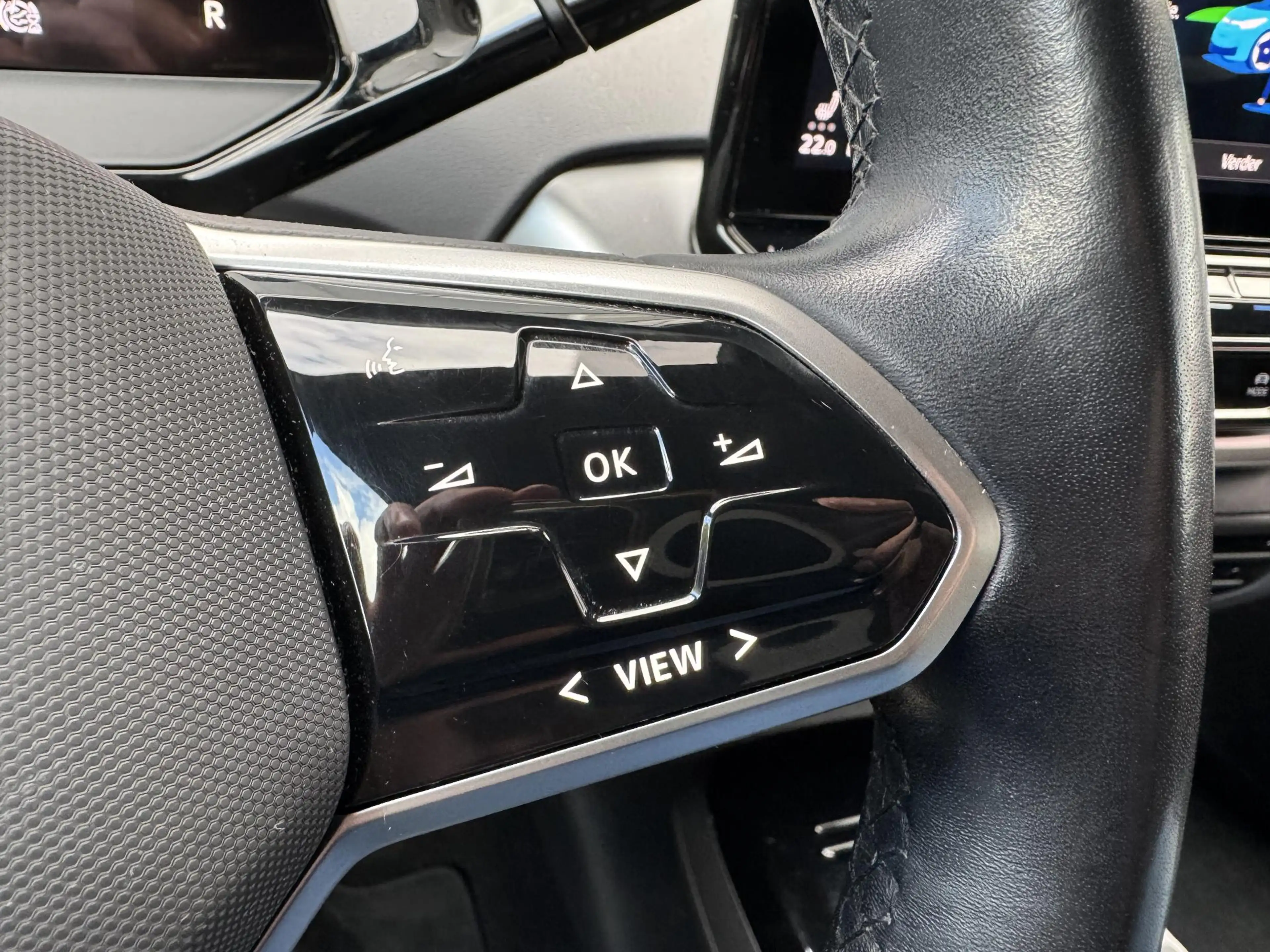 Volkswagen ID.4 First 77 kWh / SOH 94 % / Long Range — photo 23