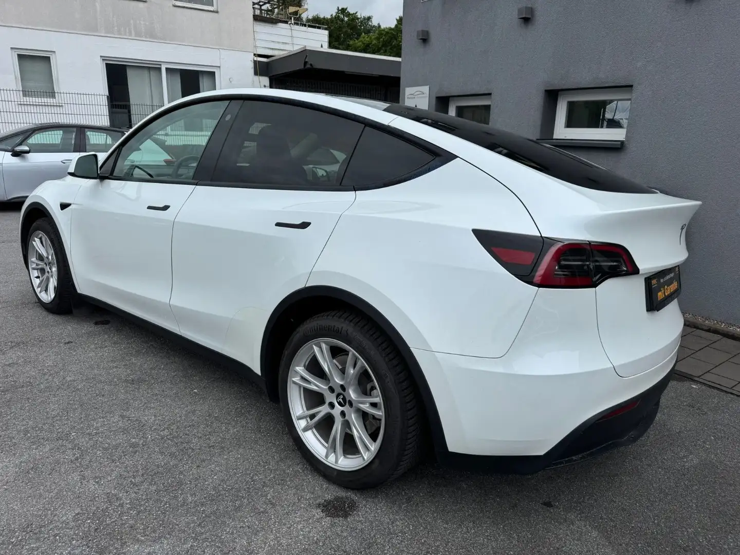 Tesla Model Y Long Range Dual AWD AHK MwSt Bianco - 2