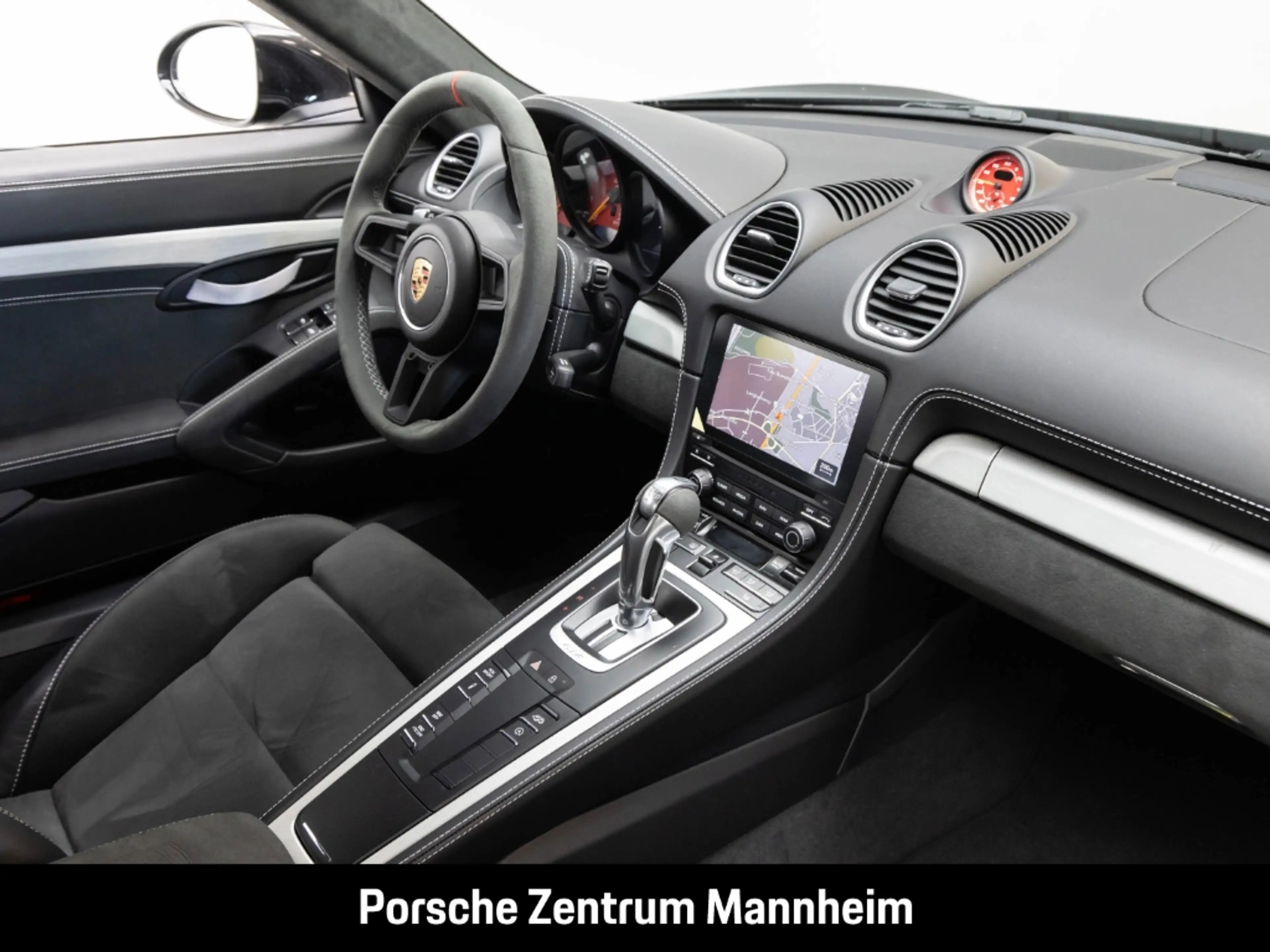 Porsche Cayman 718 GT4 — photo 15