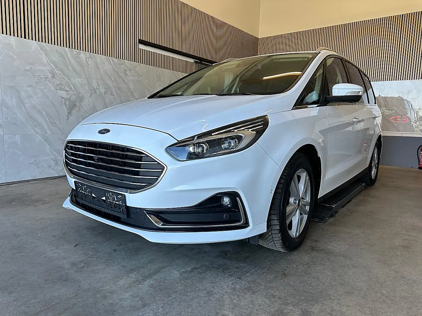 Ford Galaxy 2,0 EcoBlue SCR Titanium Aut. Bordcomputer, Nav... Weiß - 1