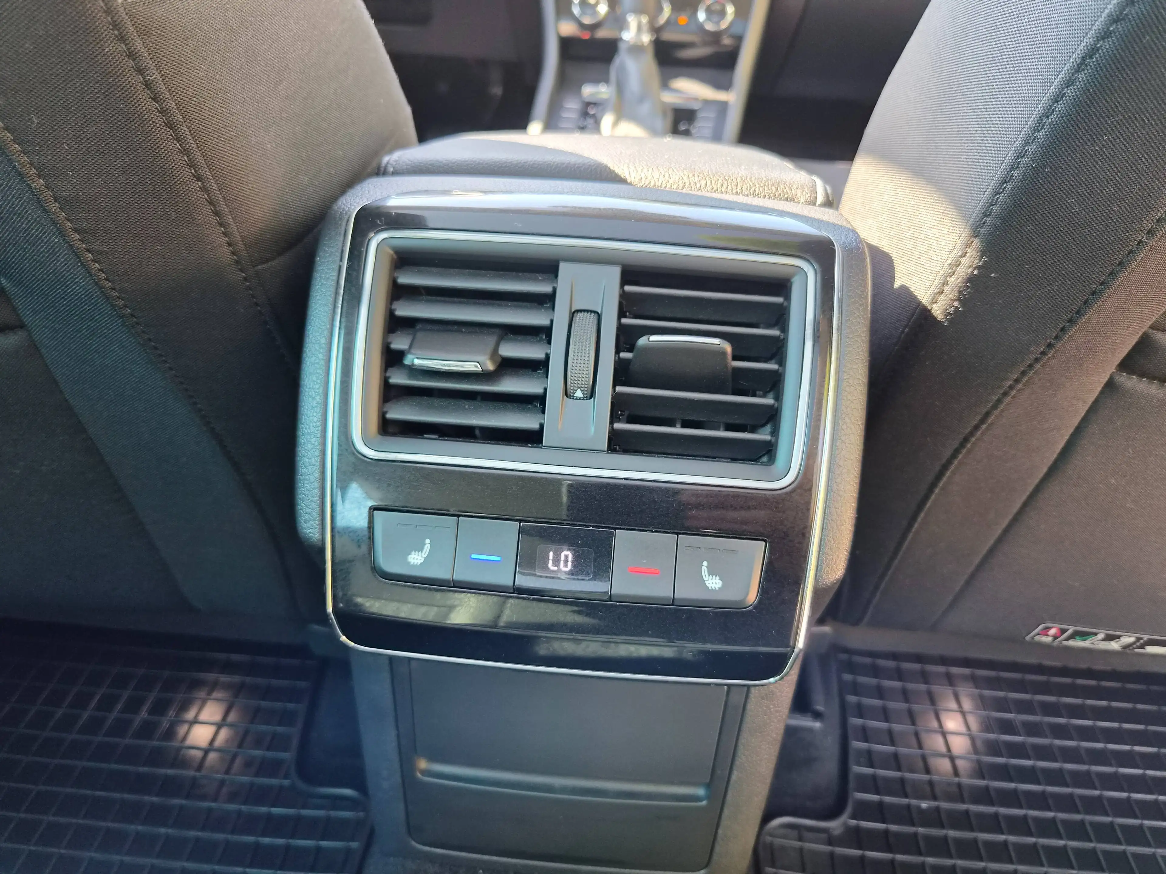 Skoda Superb Style 2,0 TDI DSG — photo 13