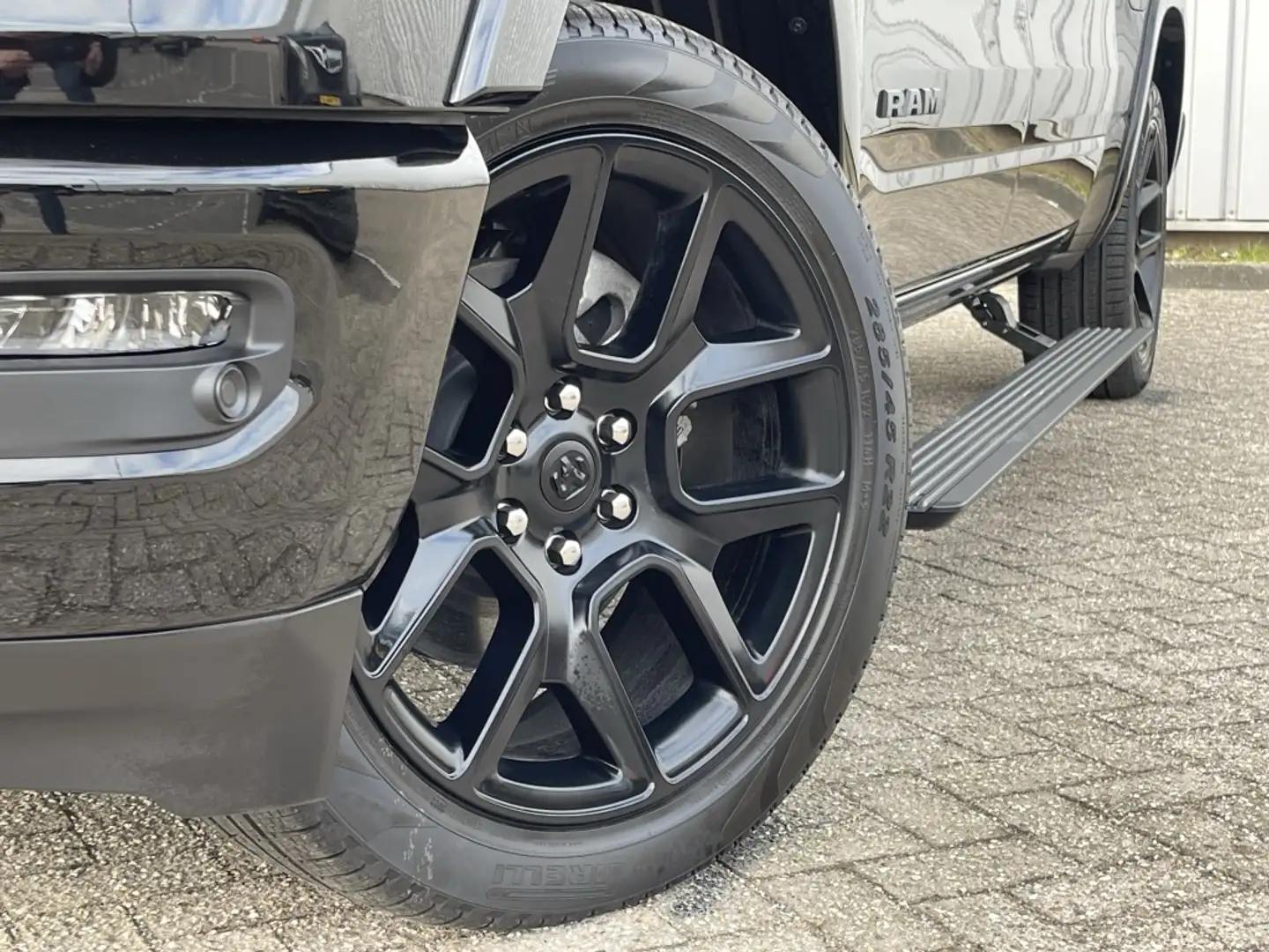 Dodge RAM 1500 pick up Laramie Sport Night Luchtvering Crew Schwarz - 2