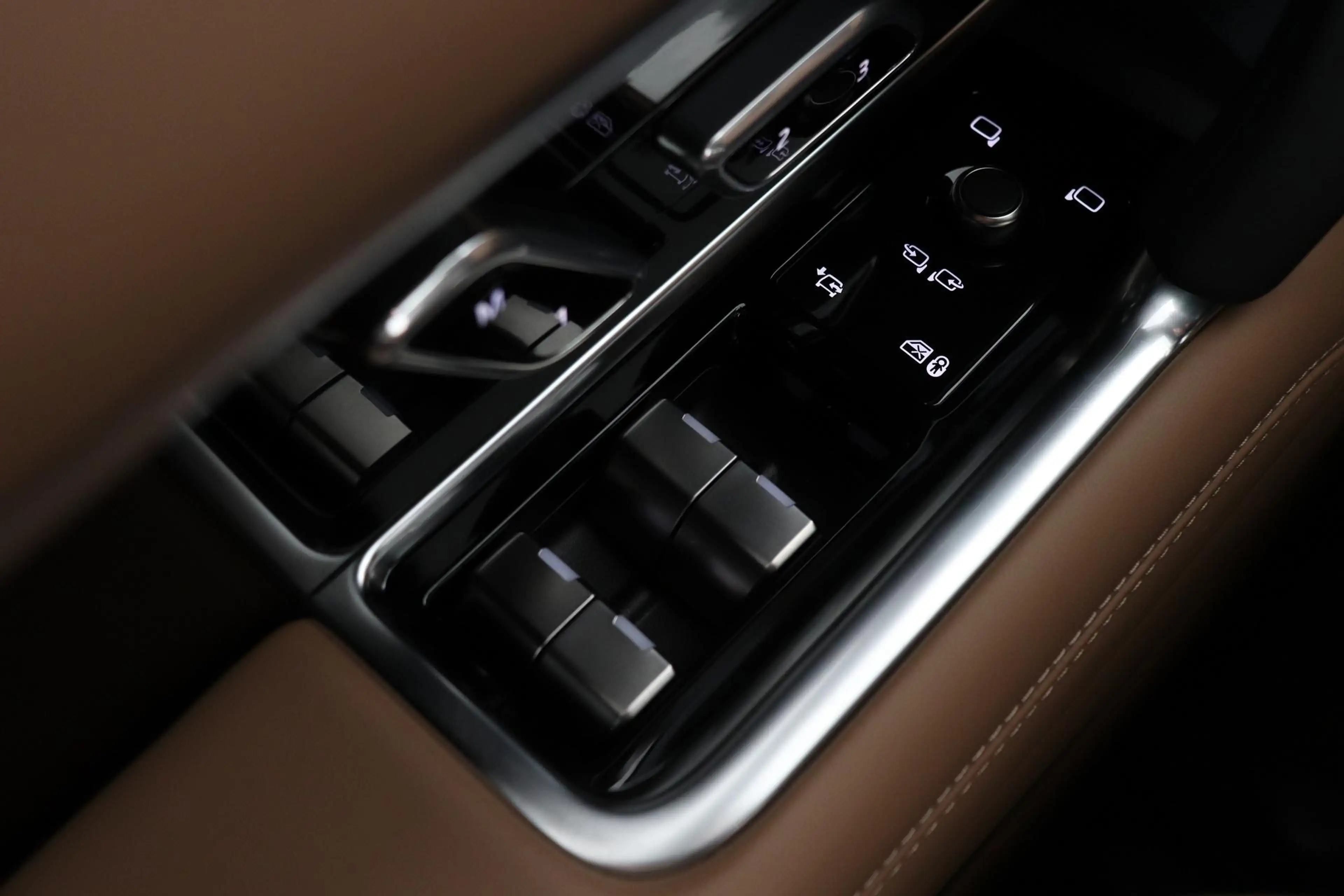 Land Rover Range Rover P550e Autobiography | Meridian Signature | 23 Inch — photo 48