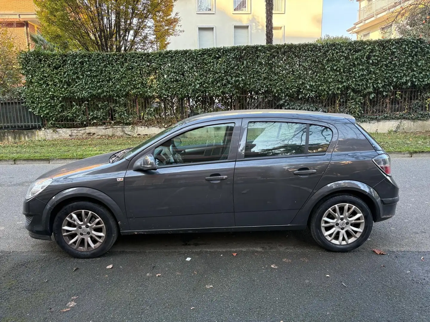 Opel Astra OPEL ASTRA 1.4 GPL ANNO 2011 UNICO PROPRIETARIO GP Grigio - 2