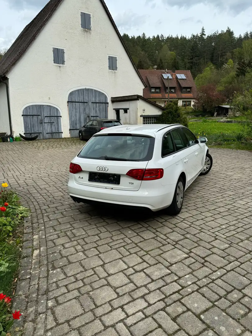 Audi A4 Attraction Weiß - 2
