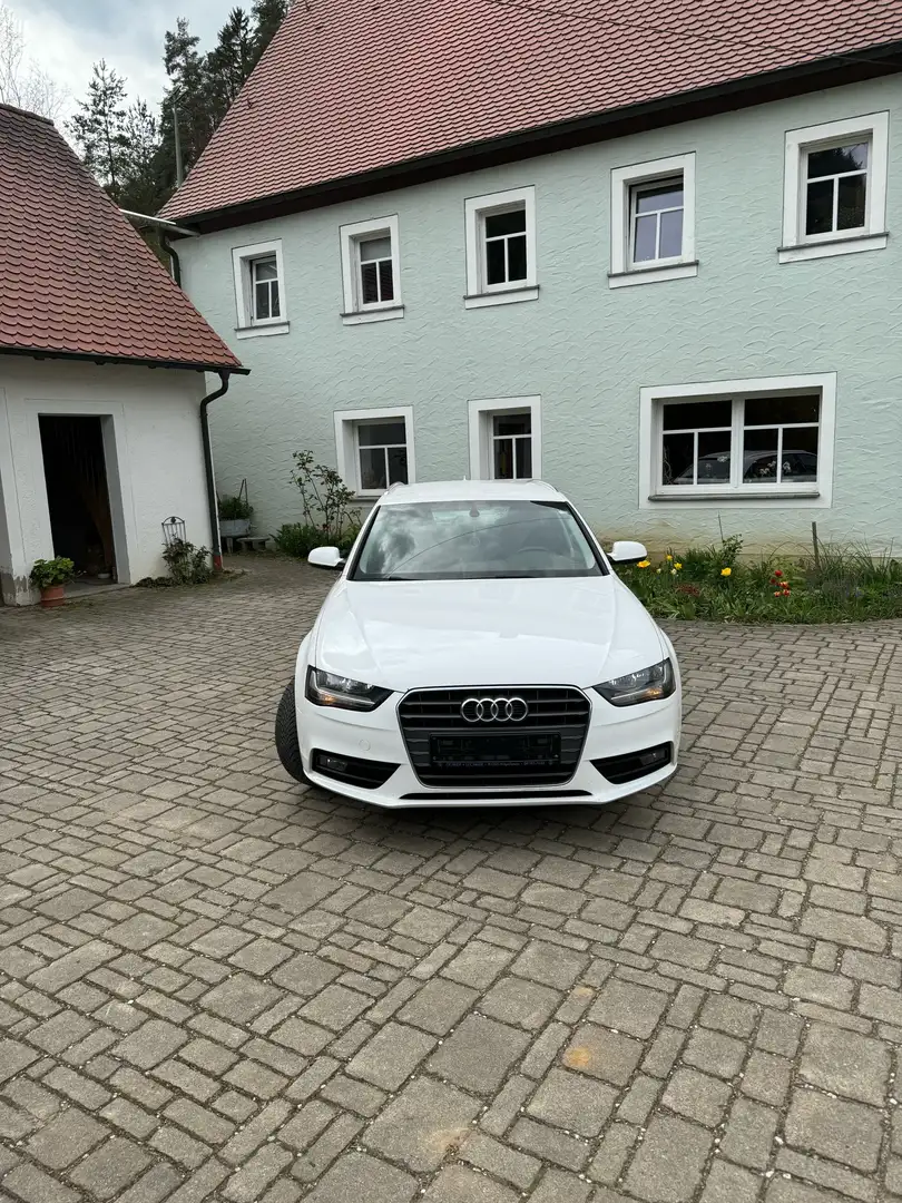 Audi A4 Attraction Weiß - 1