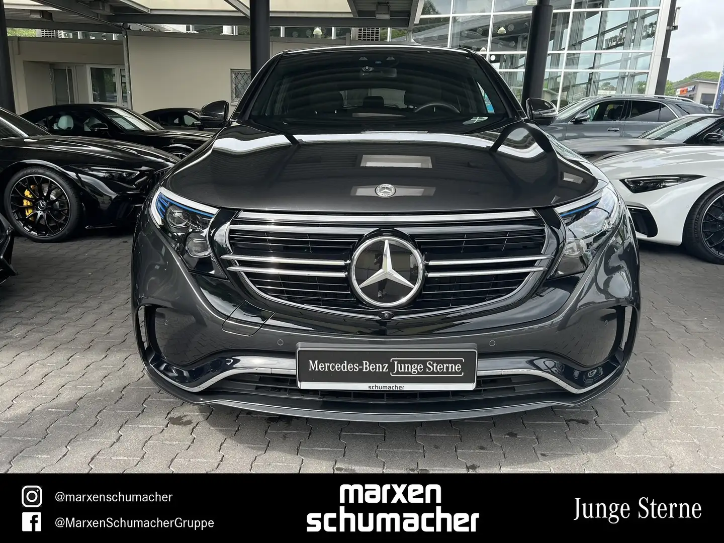 Mercedes-Benz EQC 400 EQC 400 4M AMG Schiebedach+HuD+Distro+360+Memory Grau - 2