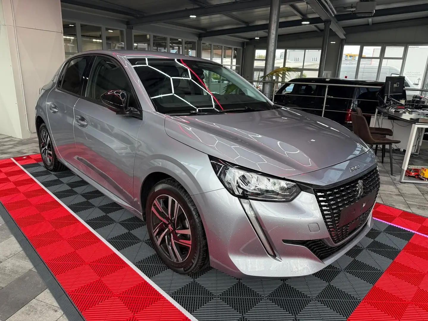 Peugeot 208 1.2 PureTech Allure Pack Silber - 1