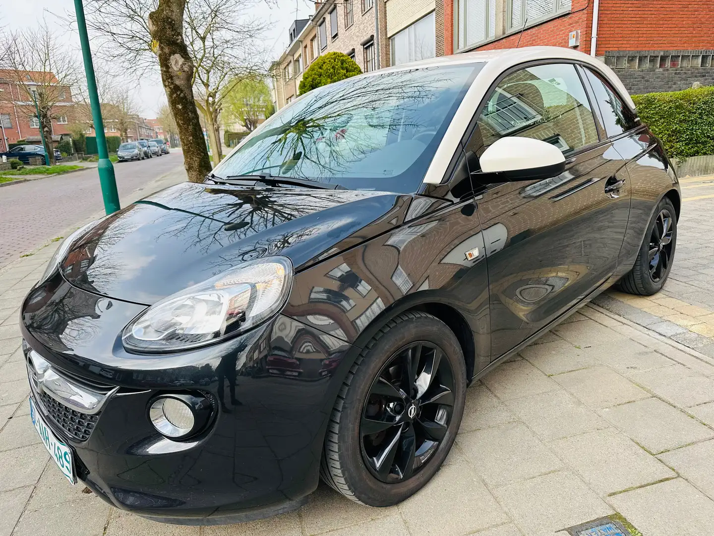 Opel Adam 1.2i 59.000KM AIRCO CARPLAY 7950€ Zwart - 1