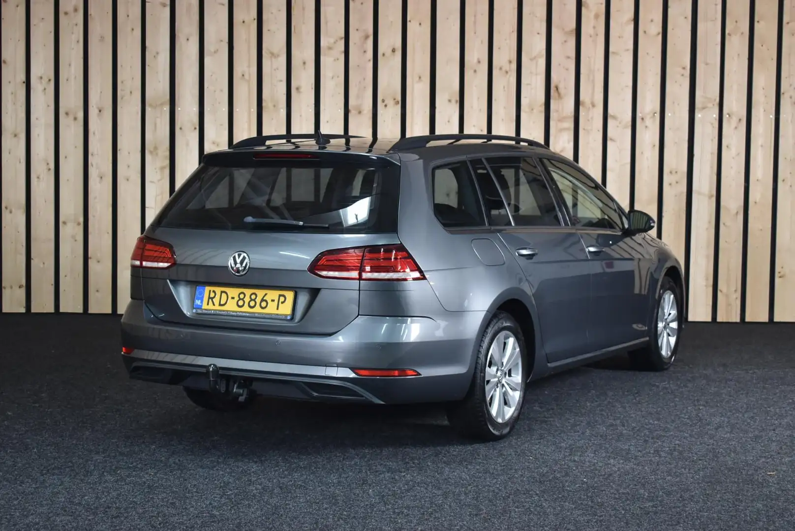 Volkswagen Golf Variant 1.0 TSI Trendline Trekhaak CarPlay Clima Cruise PD Grijs - 2