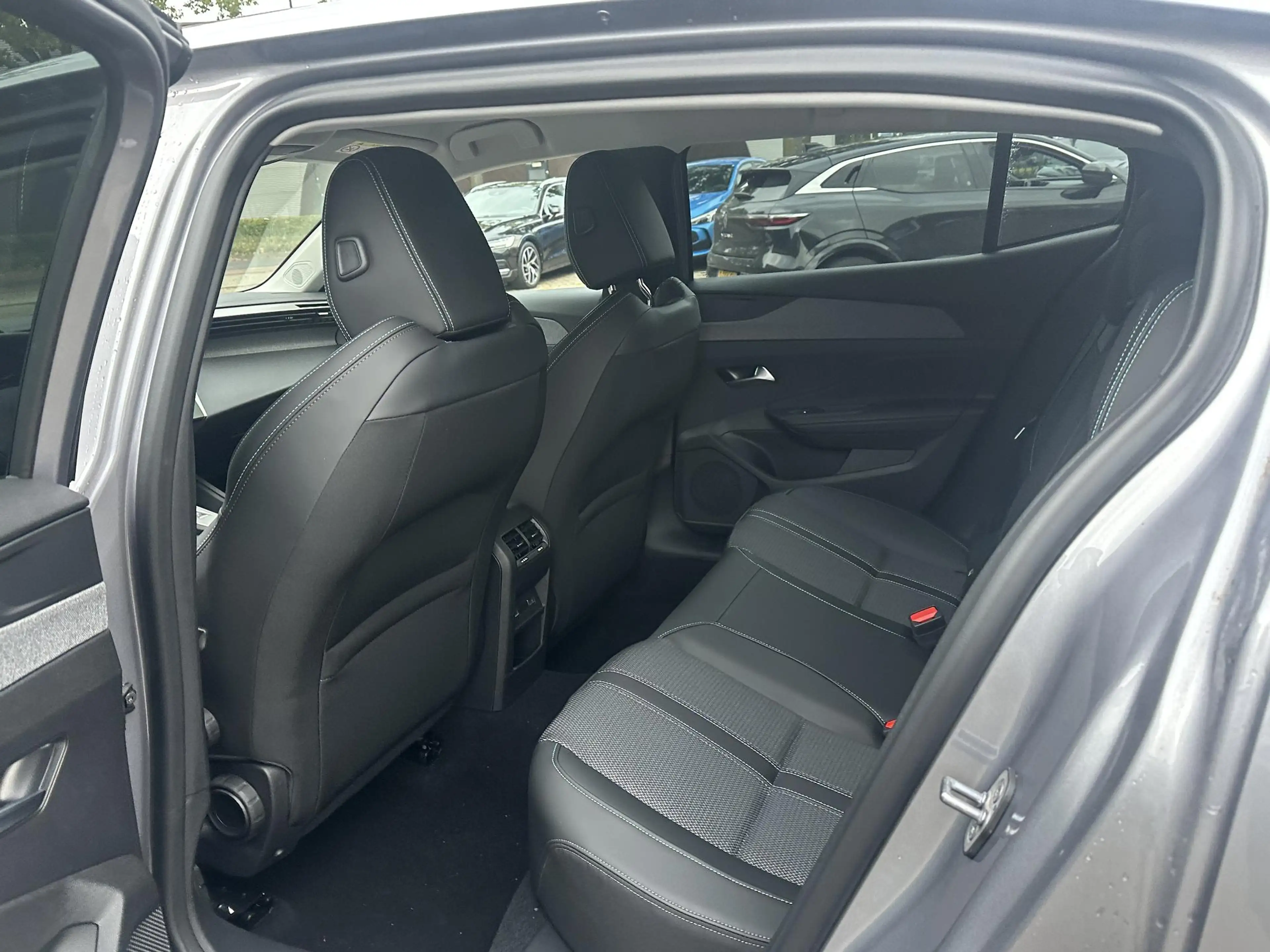 Peugeot 408 e-408 Allure 58 kWh SOH 99% | NIEUWE AUTO | ACHTER — photo 14