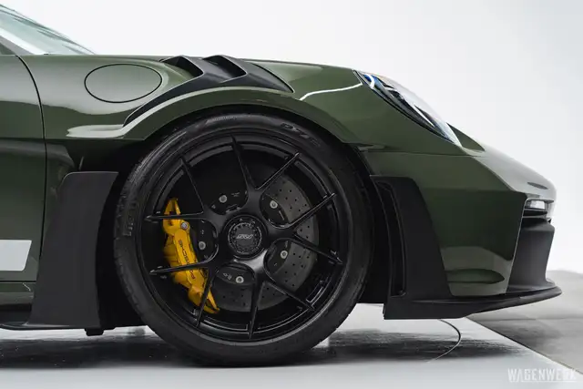 Porsche 992 GT3 RS PTS BLACKOLIV PCCB WEISSACH LIFT CLUBSPORT Ansicht 9