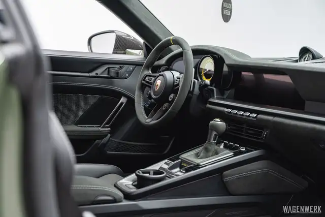 Porsche 992 GT3 RS PTS BLACKOLIV PCCB WEISSACH LIFT CLUBSPORT Ansicht 32