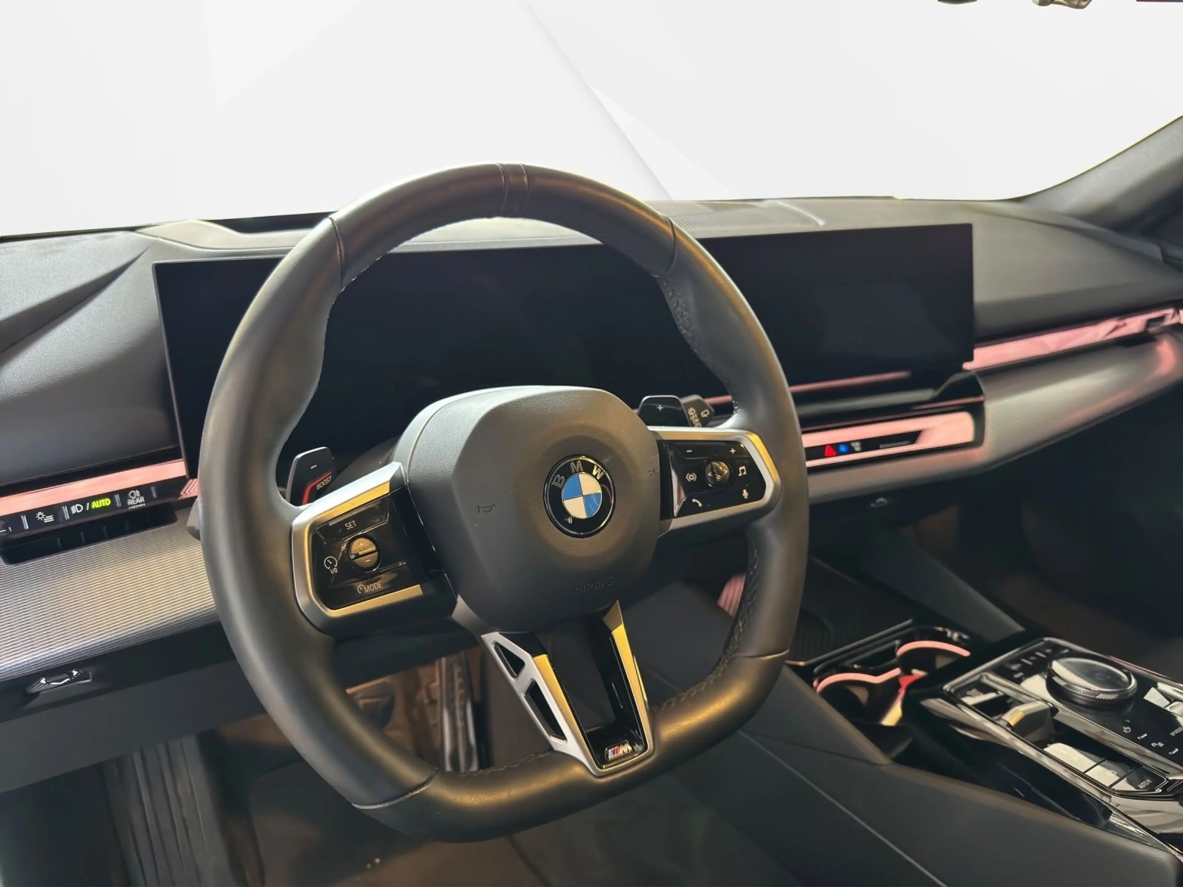 BMW 540 d Touring xDrive M Sport Pro — photo 11