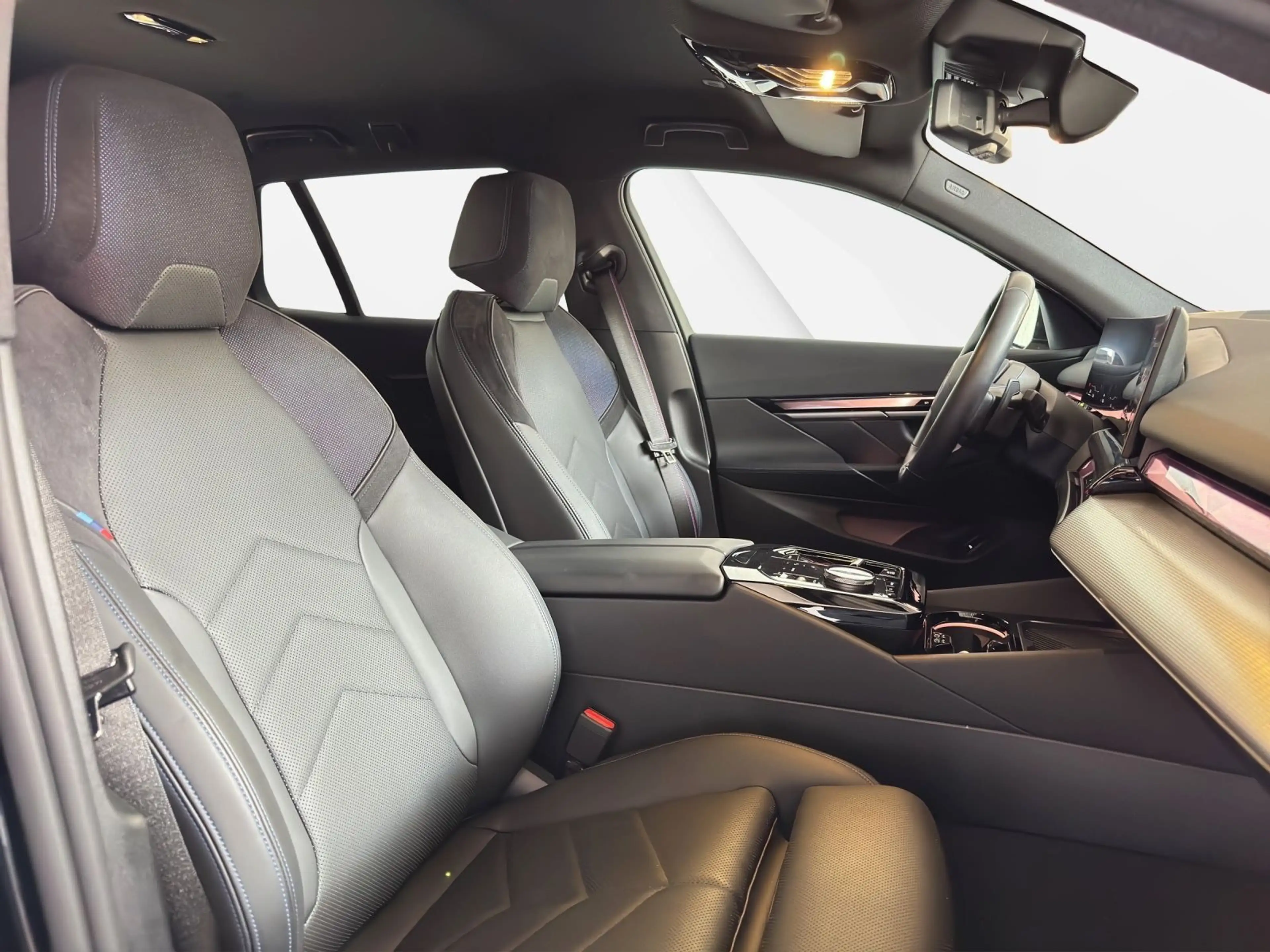 BMW 540 d Touring xDrive M Sport Pro — photo 10